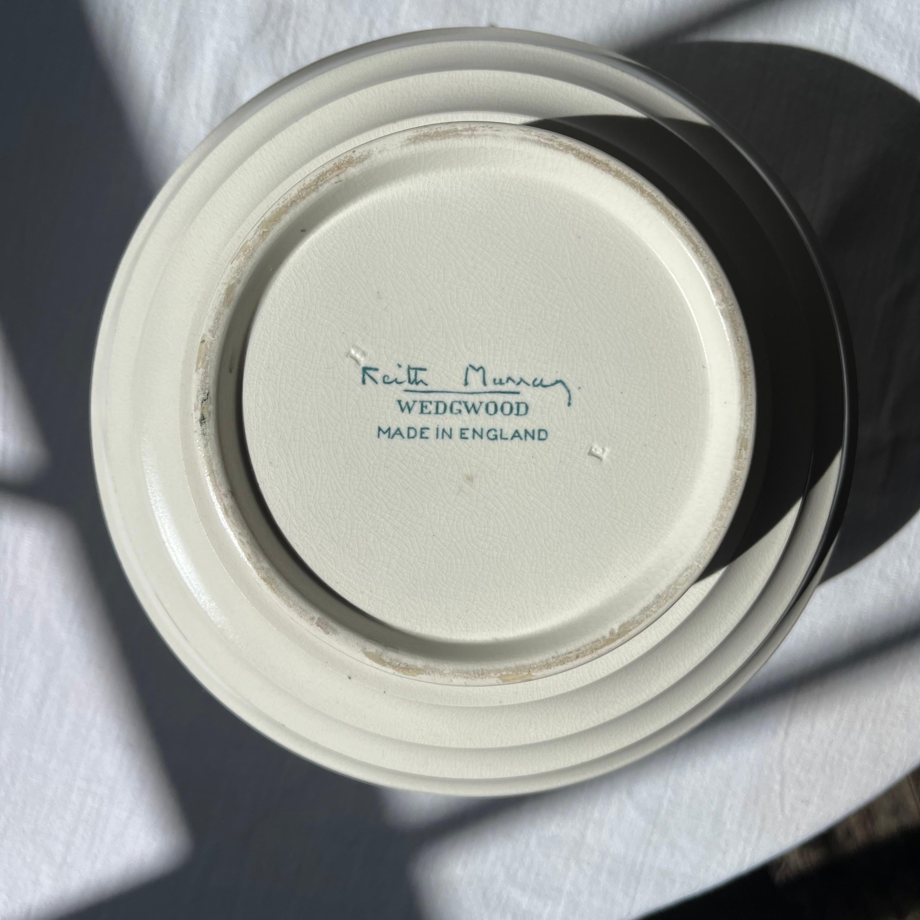 Keith Murray Vase aus Mondstein, Design 3988 für Wedgwood im Zustand „Gut“ im Angebot in CA, CA