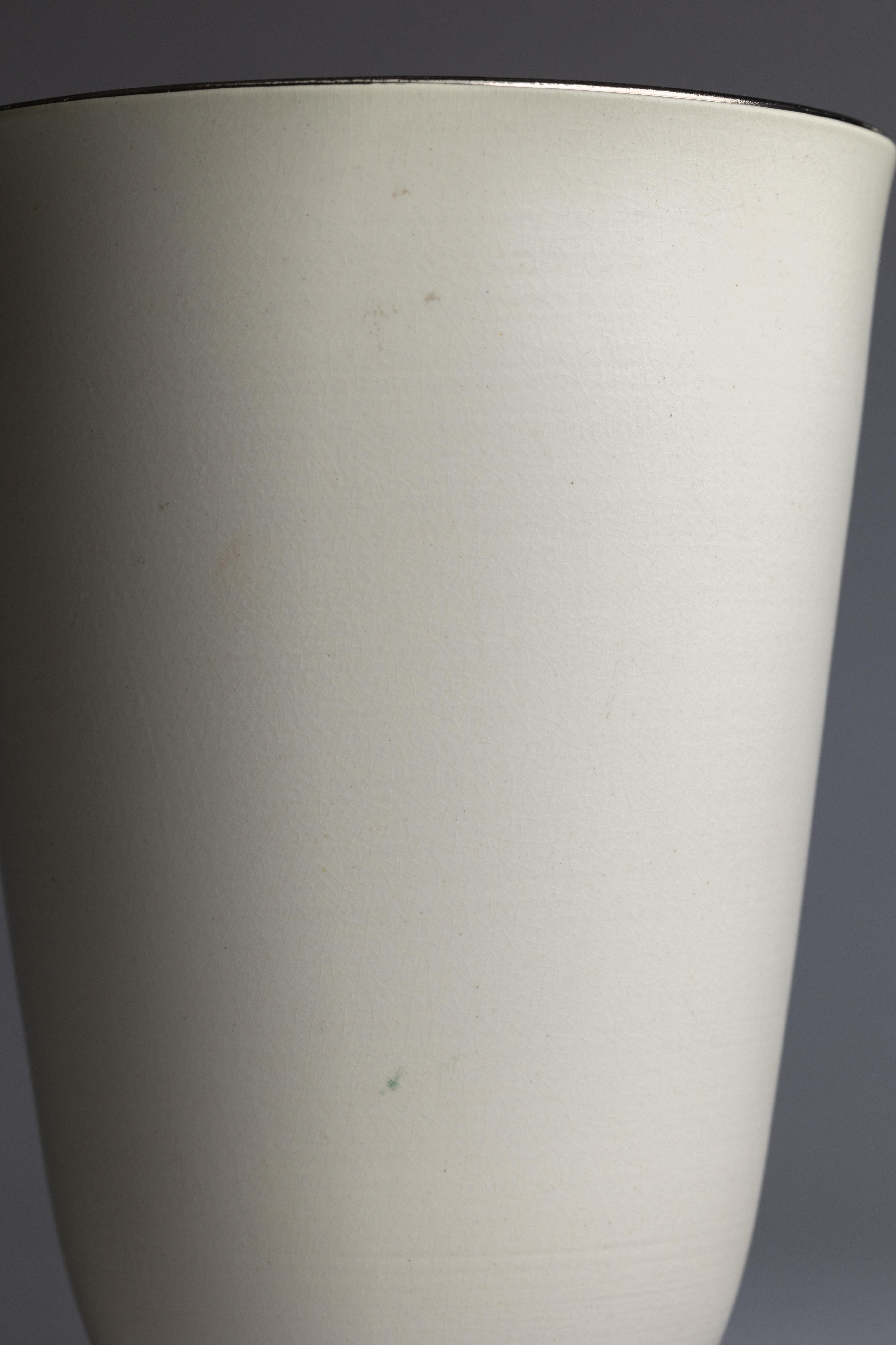 Moderne Keith Murray Wedgwood Vase en pierre de lune en vente
