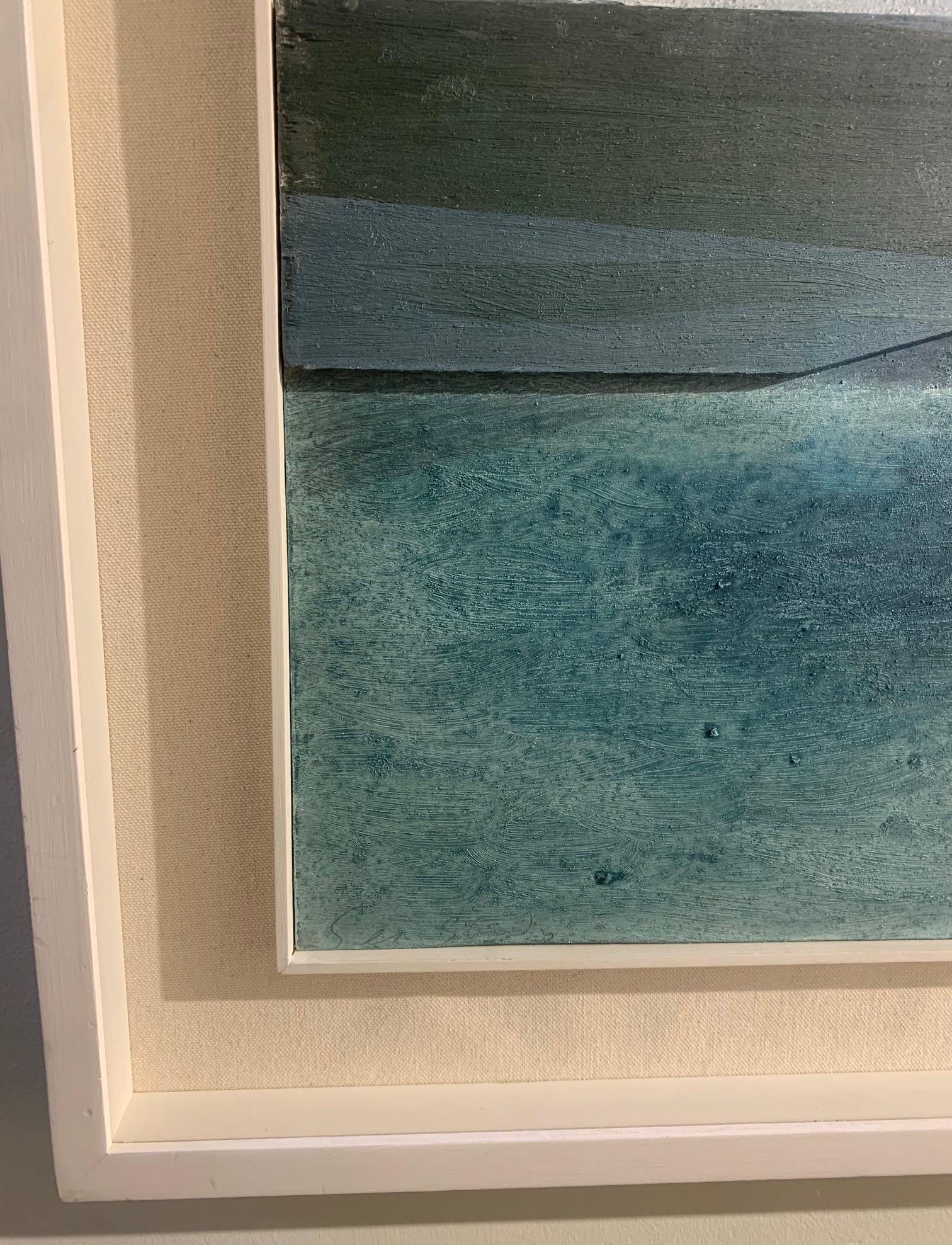 Sea Study, 2007 - Pittura ad olio orizzontale di paesaggio astratto con sabbia su tavola - Abstract Painting Grigio di Keith Purser