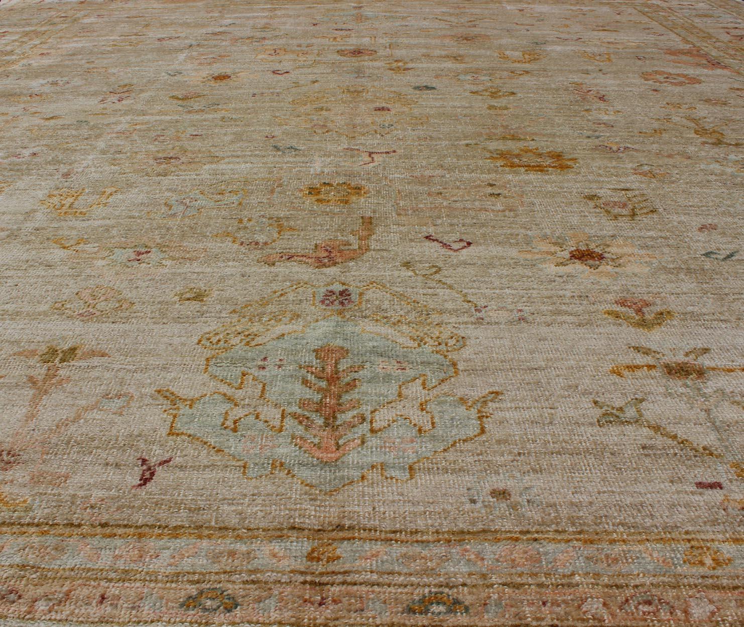 Tappeto turco Keivan Woven Arts in angora Oushak  Misure: 12'2 x 14'5 in vendita 9