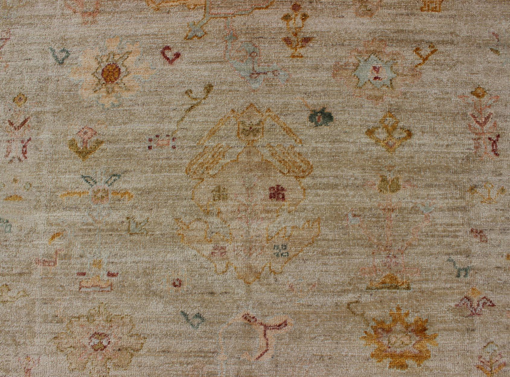 Tappeto turco Keivan Woven Arts in angora Oushak  Misure: 12'2 x 14'5 in vendita 10