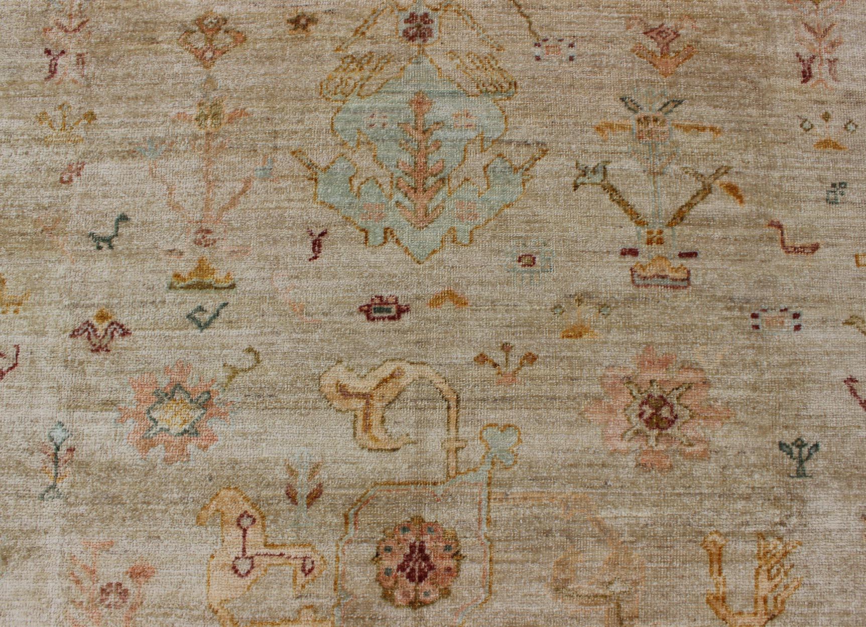Tappeto turco Keivan Woven Arts Angora Oushak / Tappeto AN-134600, Paese d'origine / tipo: Turchia / Angora Oushak. 
Misure: 12'2 x 14'5
Questo bellissimo Oushak di colore neutro è realizzato con una combinazione di angora e lana antica.