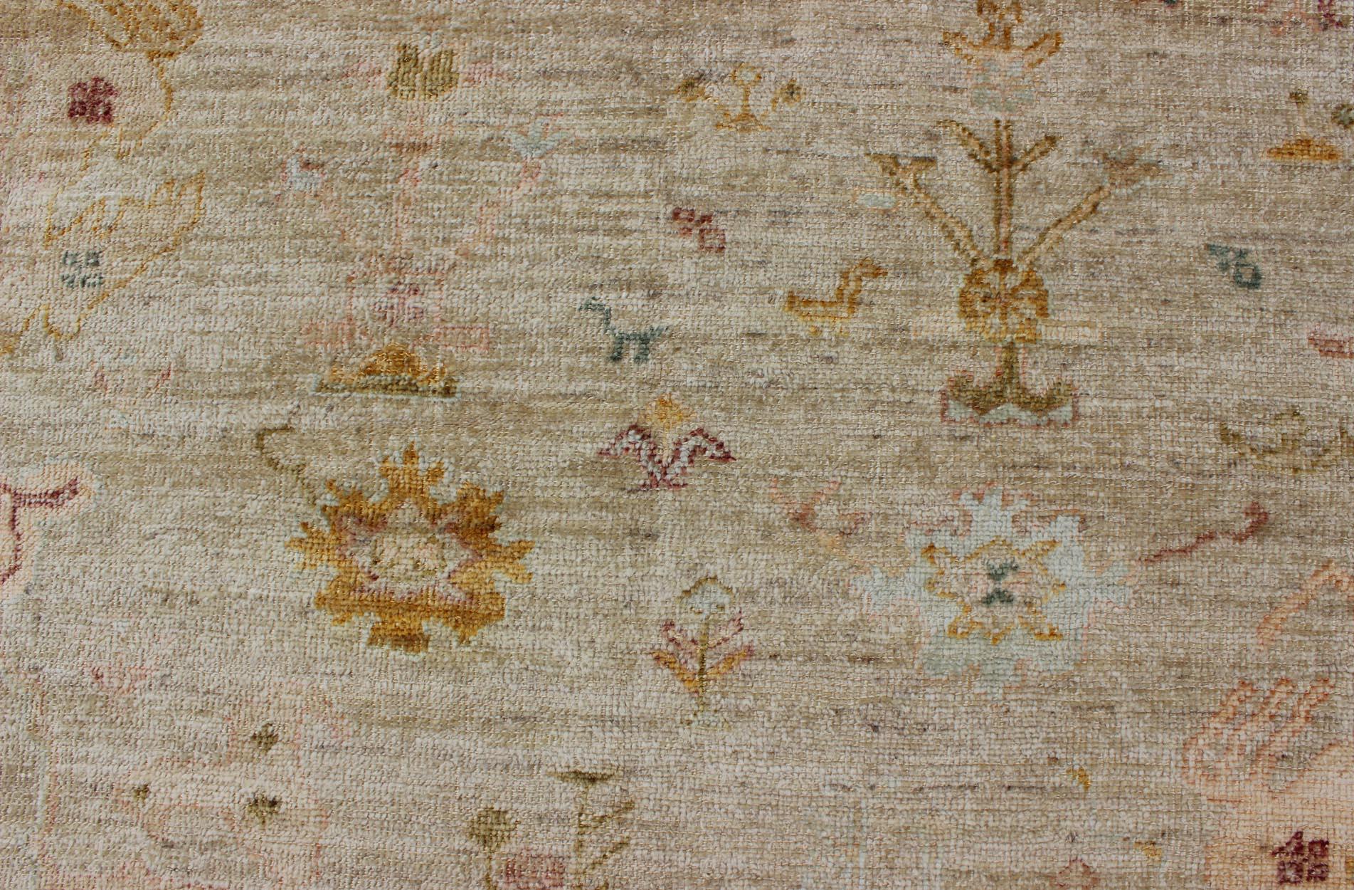 Tappeto turco Keivan Woven Arts in angora Oushak  Misure: 12'2 x 14'5 In condizioni ottime in vendita a Atlanta, GA