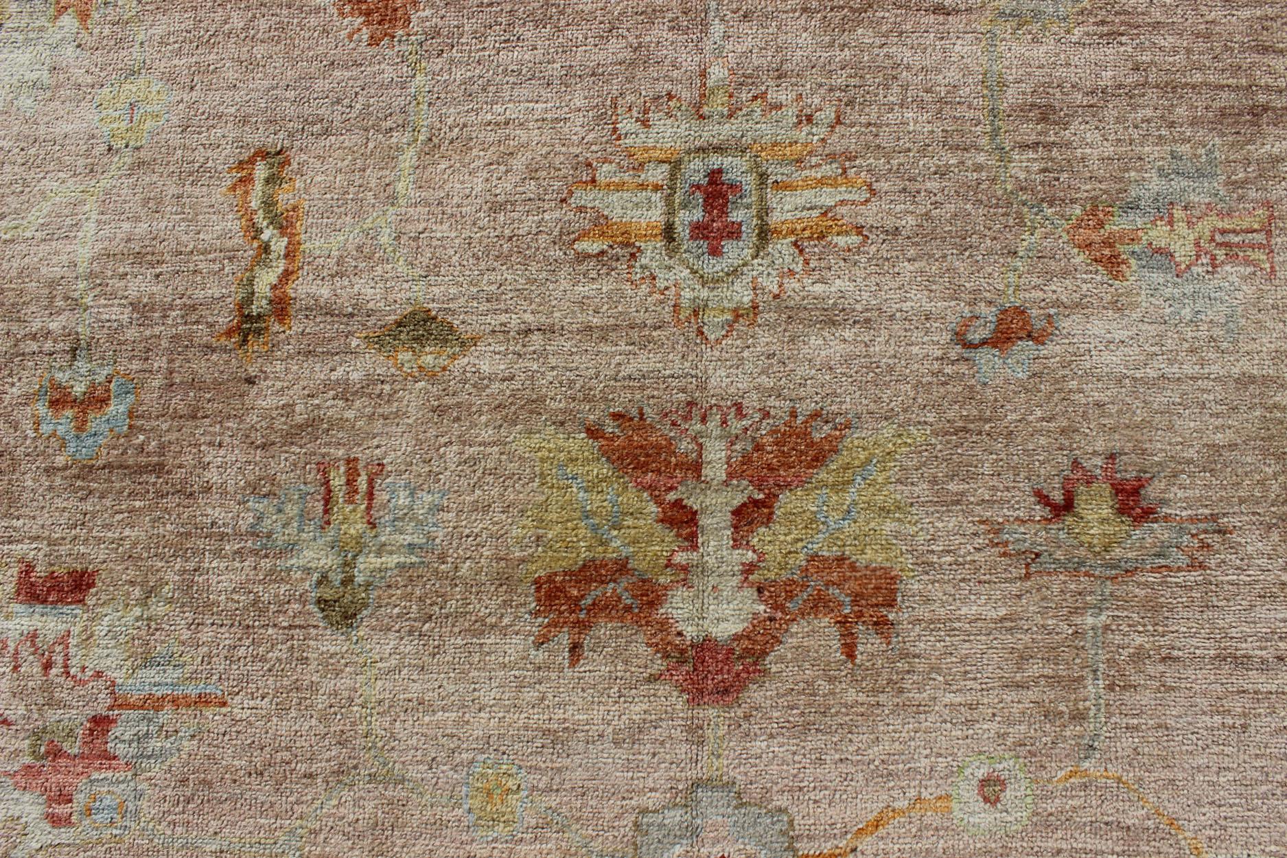 Noué à la main Rug Art Woven Arts Angora Turc Oushak en rose et couleurs multiples 12'3 x 17'9 en vente