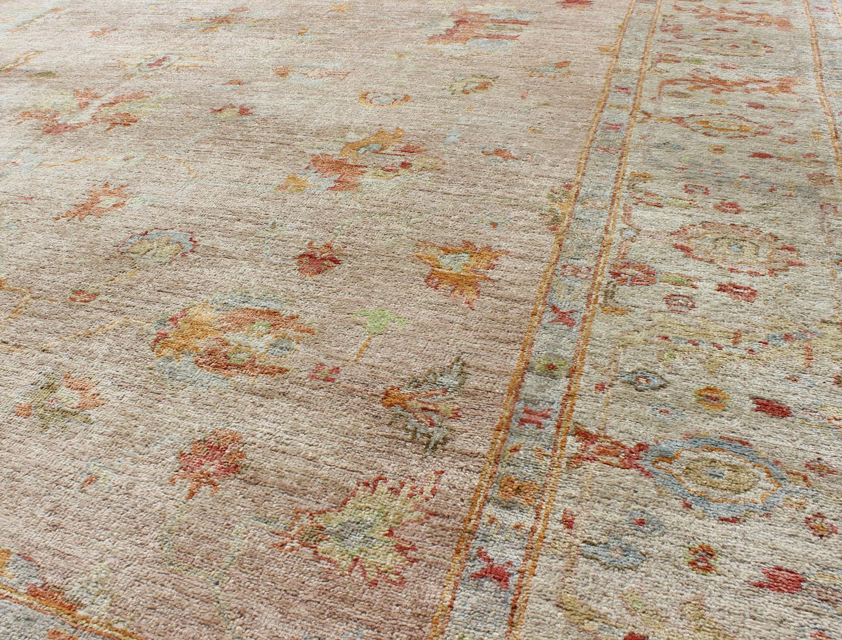 Laine Rug Art Woven Arts Angora Turc Oushak en rose et couleurs multiples 12'3 x 17'9 en vente