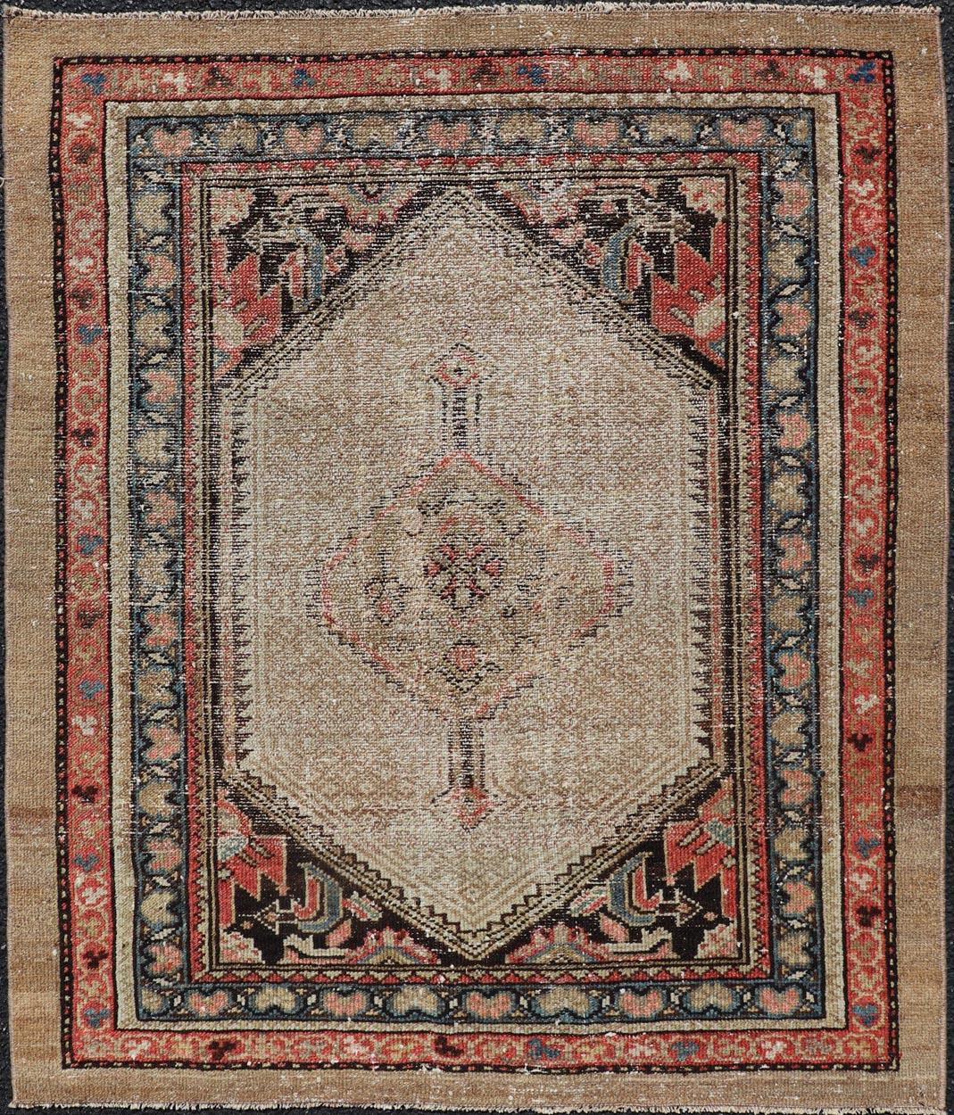 Keivan Woven Arts Arte Antiques 1900 Rug Serab Persan   3'2" x 3'10" en vente