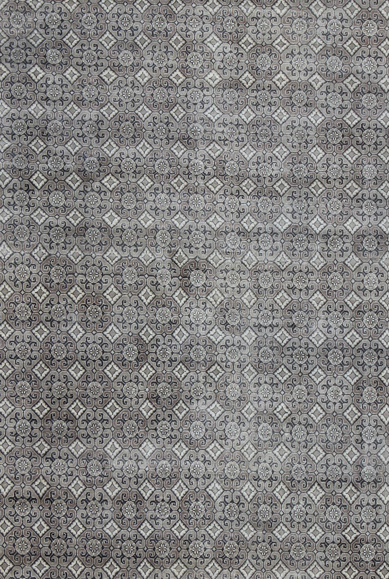 Keivan Woven Arts Fine Weave Khotan Design Teppich in Grau im Angebot 1