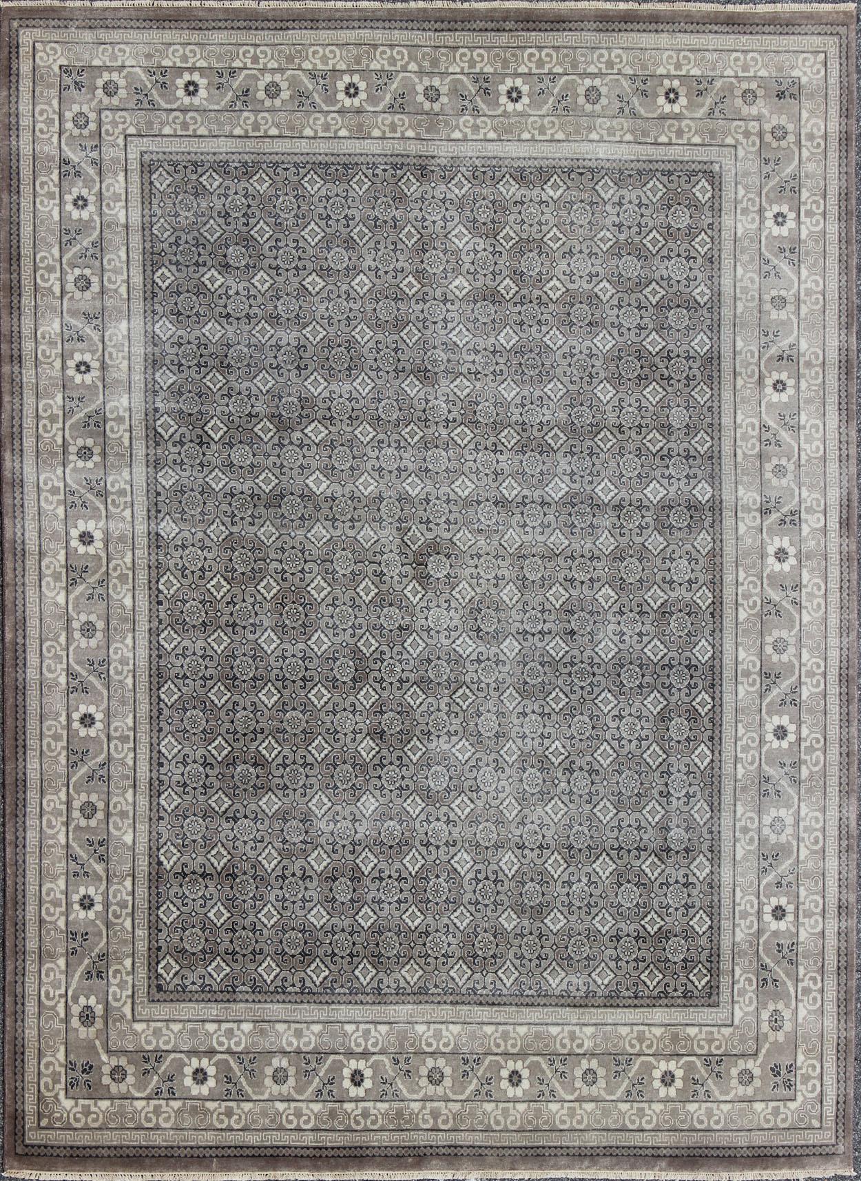 Keivan Woven Arts Fine Weave Khotan Design Teppich in Grau  im Angebot