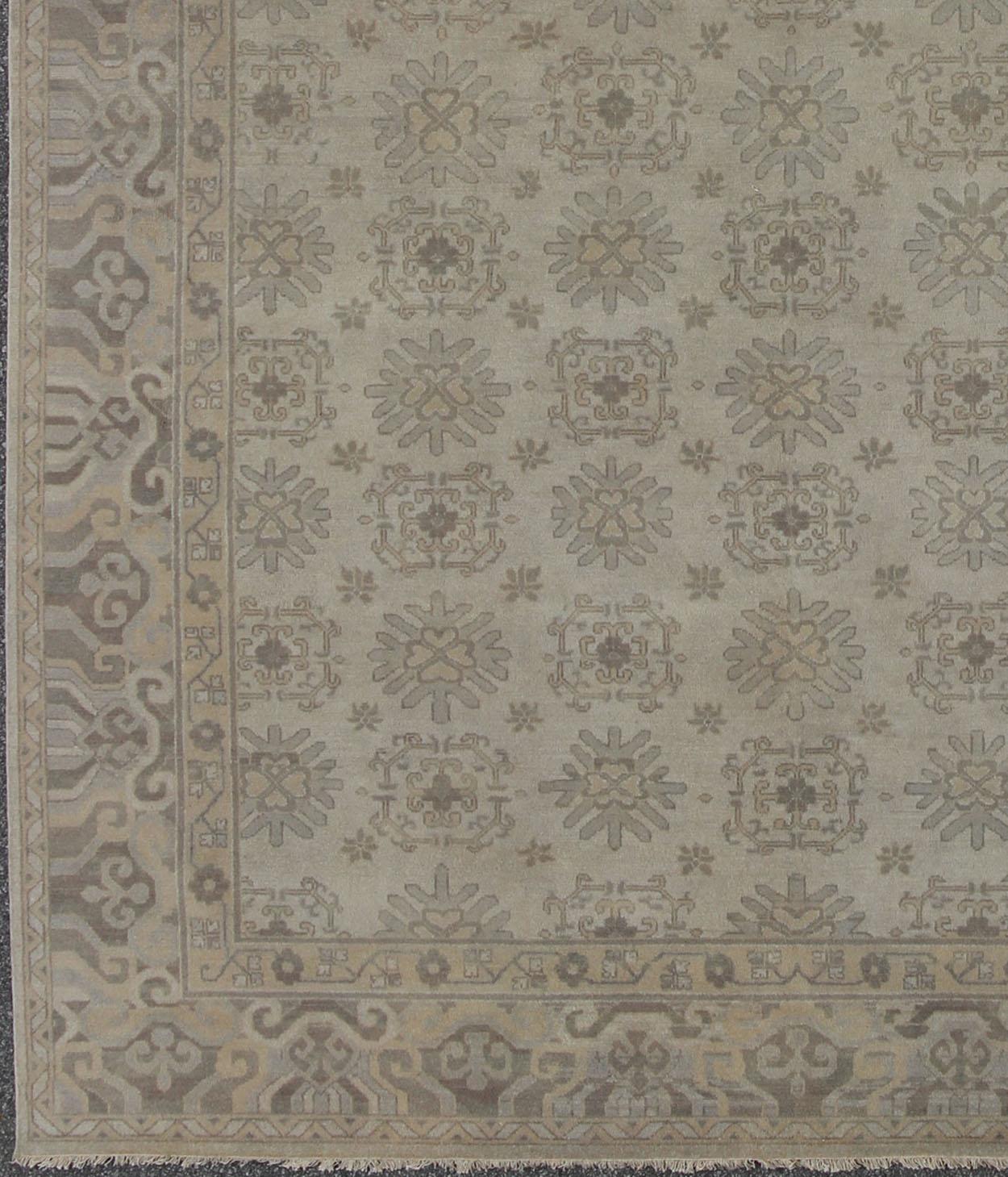   Keivan Woven Arts Handgeknüpfter Khotan-Wollteppich mit subgeometrischem Design (21. Jahrhundert und zeitgenössisch) im Angebot