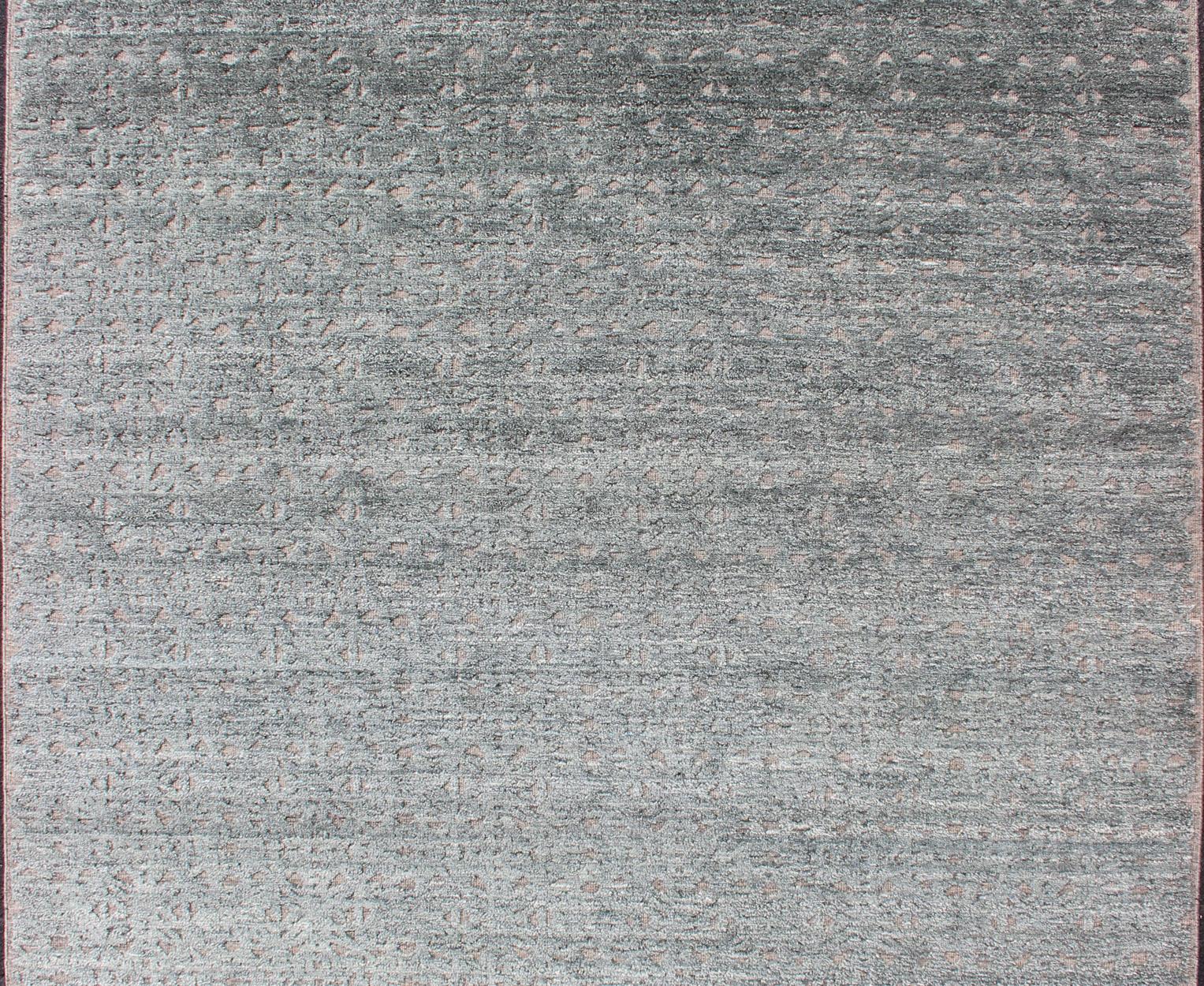 Keivan Woven Arts Hi-Low Pile au design marocain en verts clairs 8'2 x 9'10 en vente 2