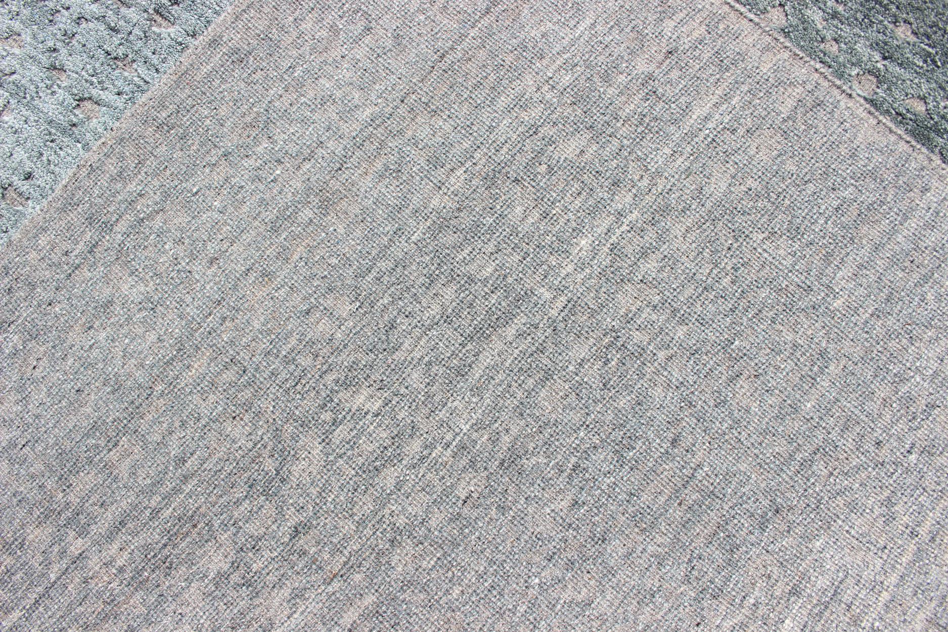 Keivan Woven Arts Hi-Low Pile au design marocain en verts clairs 8'2 x 9'10 en vente 4