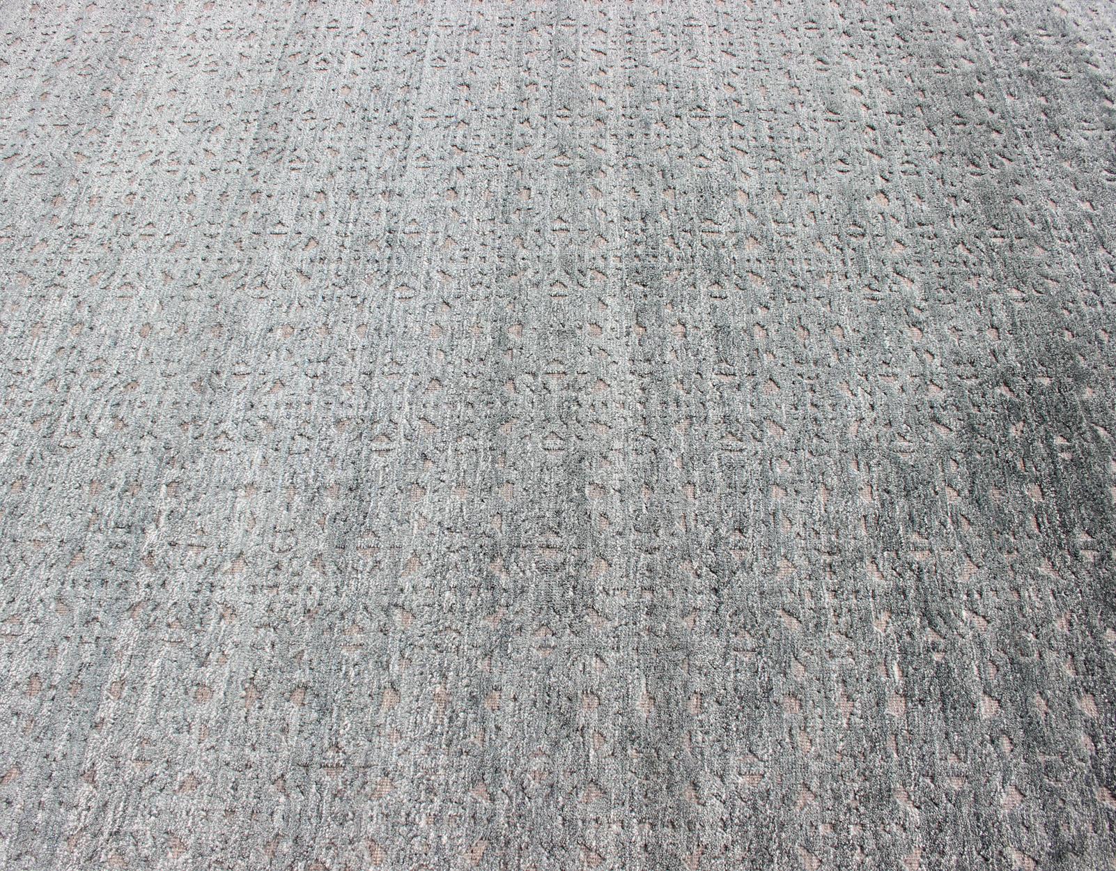 Laine Keivan Woven Arts Hi-Low Pile au design marocain en verts clairs 8'2 x 9'10 en vente
