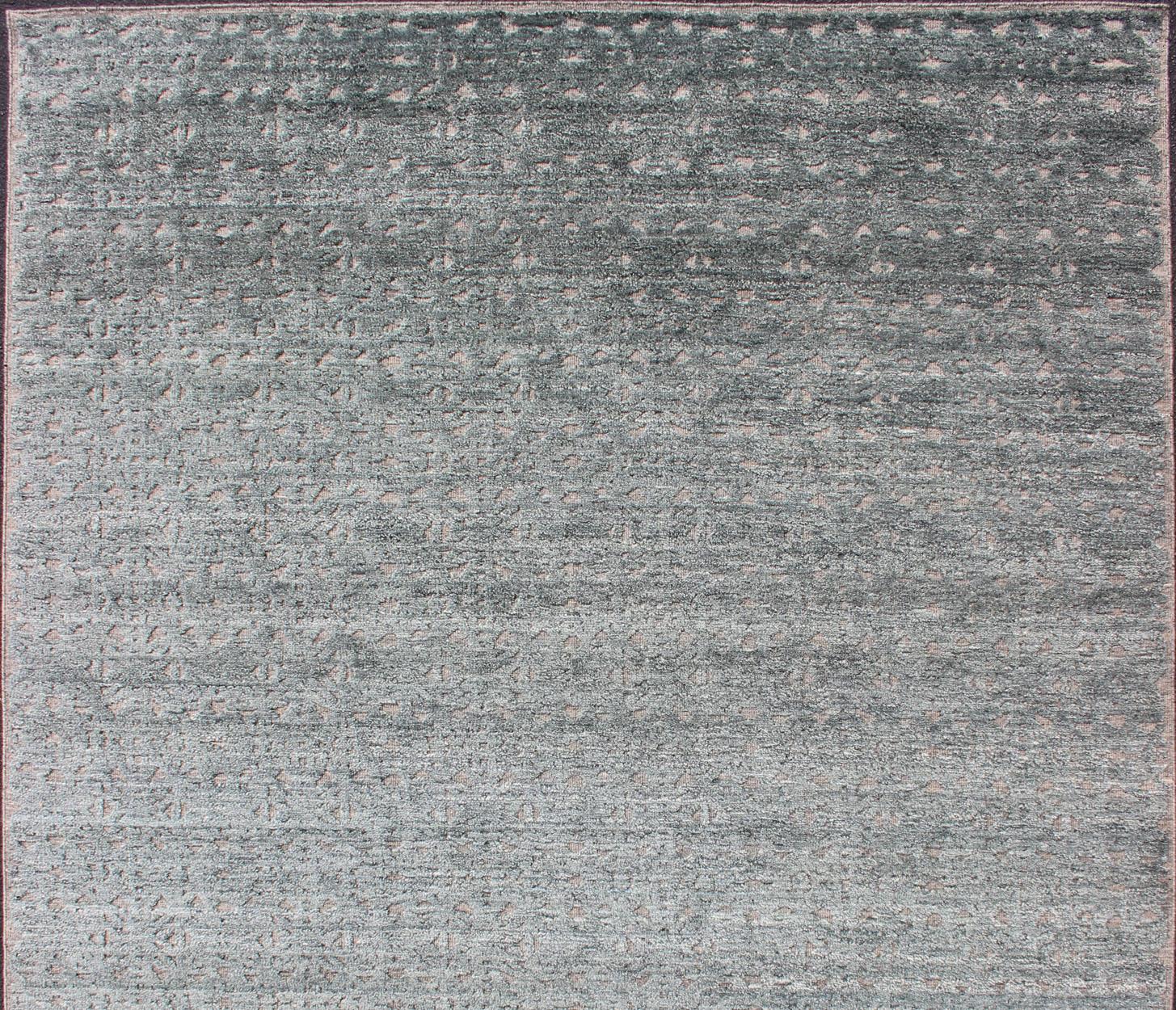 Keivan Woven Arts Hi-Low Pile au design marocain en verts clairs 8'2 x 9'10 en vente 1