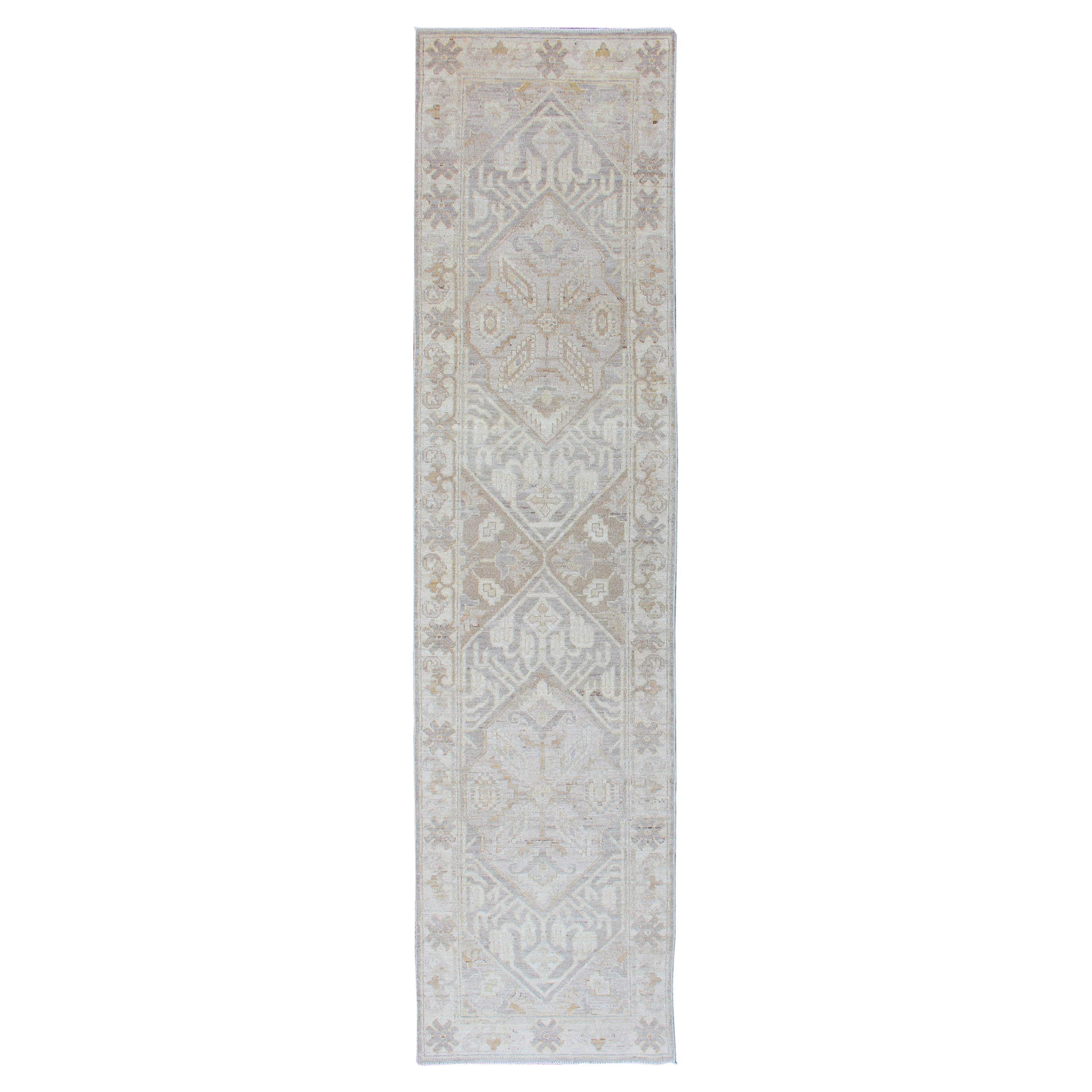 Keivan Woven Arts Khotan-Läufer mit geometrischem All-Over-Medaillon-Muster