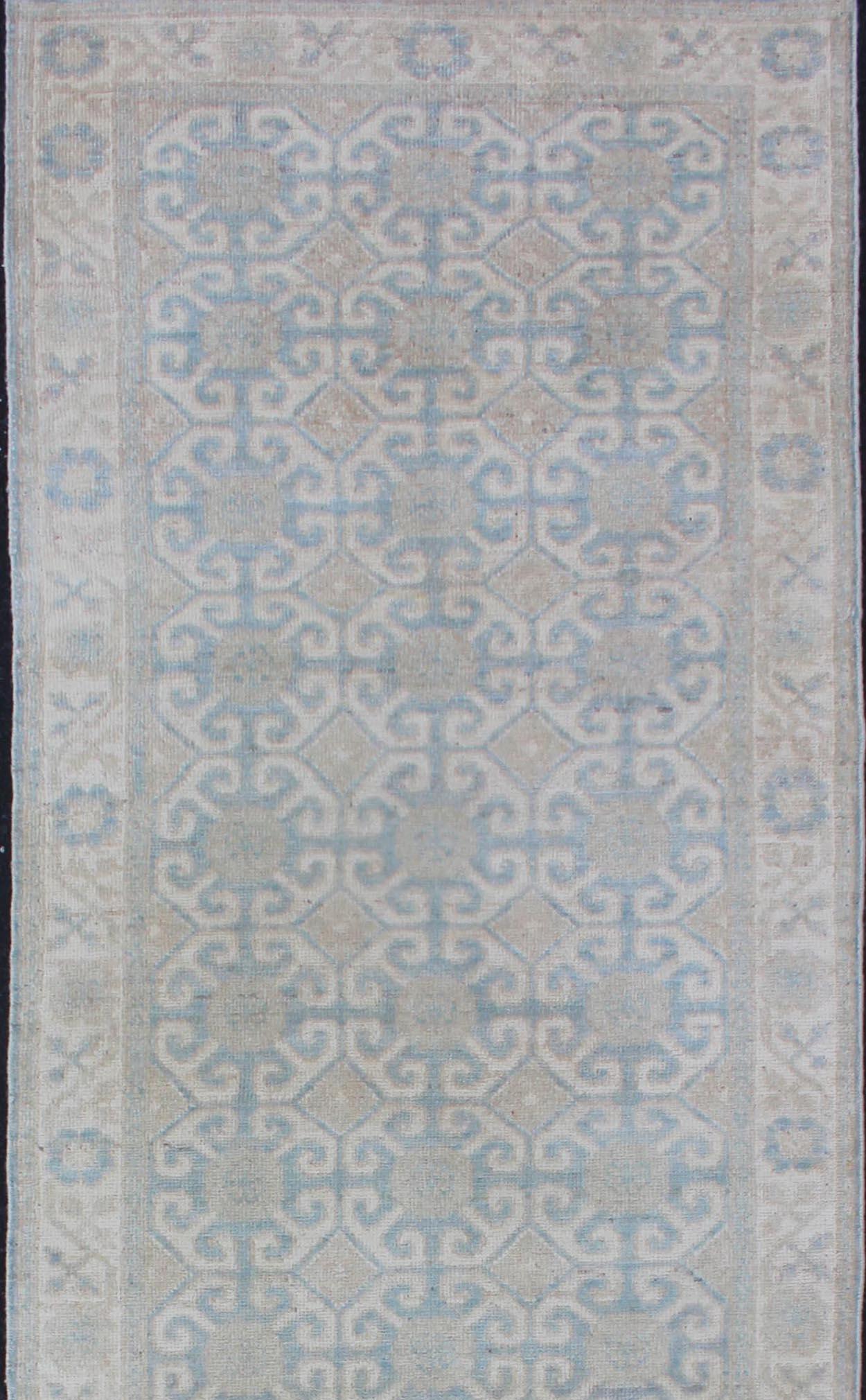 Keivan Woven Arts Khotan-Läufer mit geometrischem All-Over-Muster 2'9 x 9'10 (Afghanisch) im Angebot