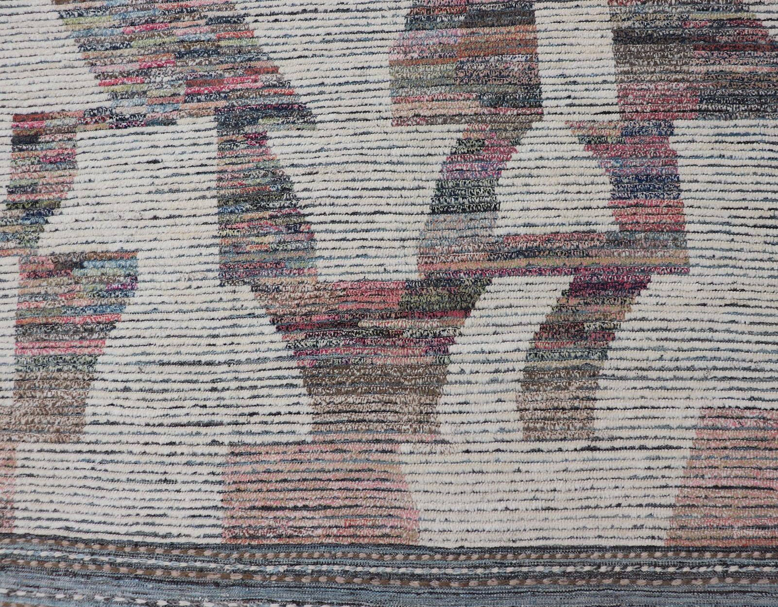 Keivan Woven Arts Large modern distressed rug In Excellent Condition For Sale In Atlanta, GA