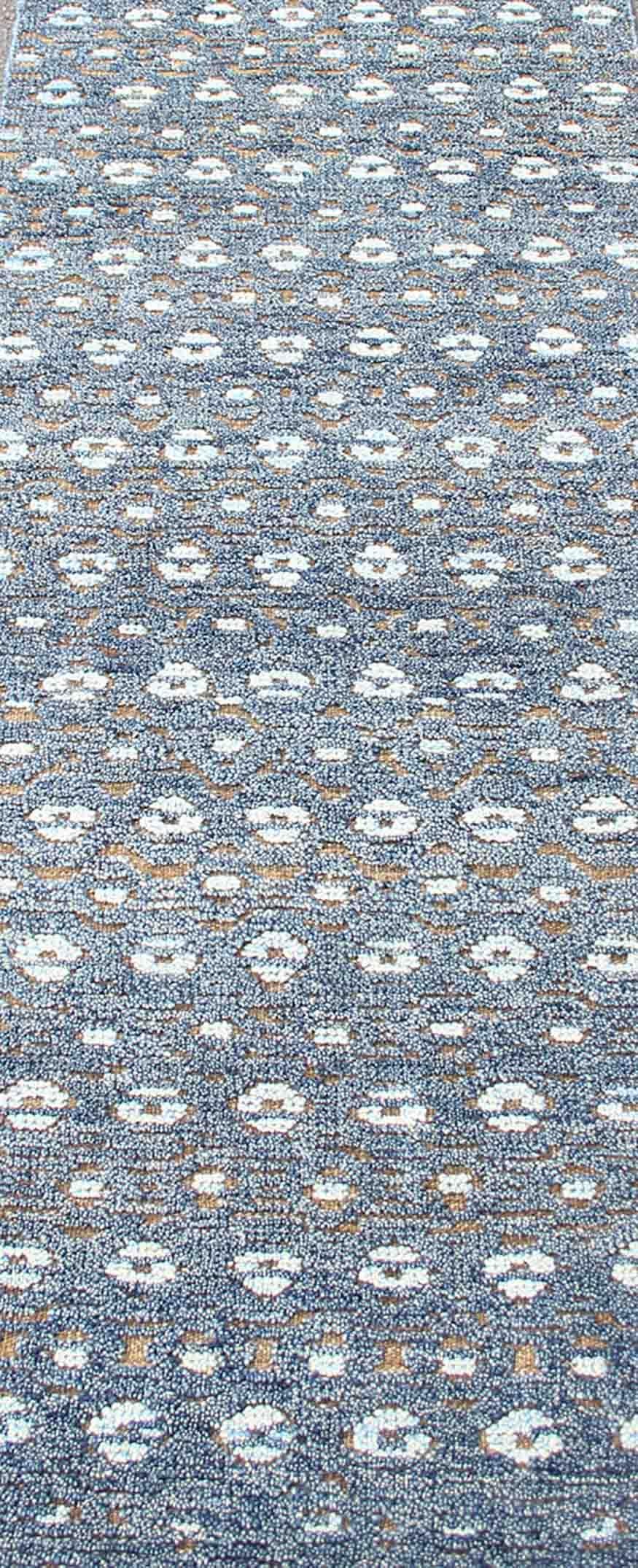 Runner Keivan Woven Arts Modern Design nei toni del blu e del marrone 2'7 x 10 in vendita 3