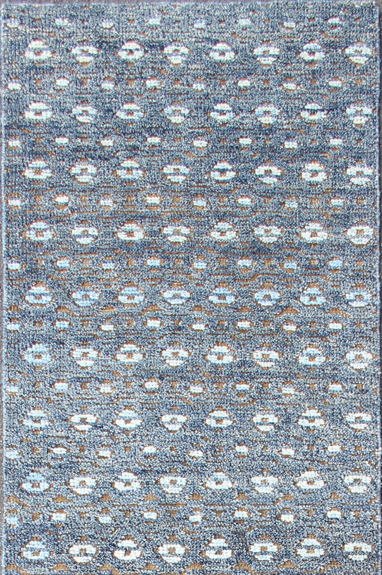 Runner Keivan Woven Arts Modern Design nei toni del blu e del marrone 2'7 x 10 In condizioni ottime in vendita a Atlanta, GA