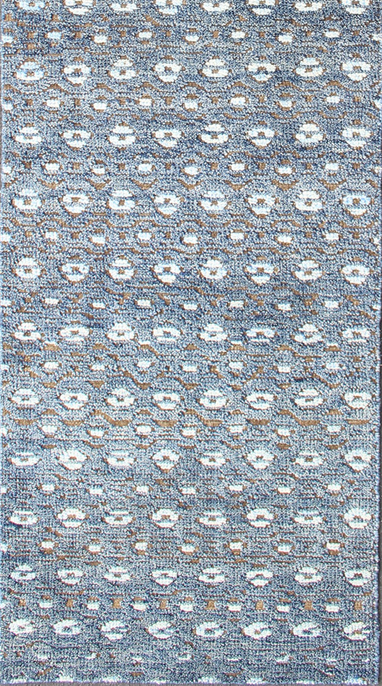 Lana Runner Keivan Woven Arts Modern Design nei toni del blu e del marrone 2'7 x 10 in vendita