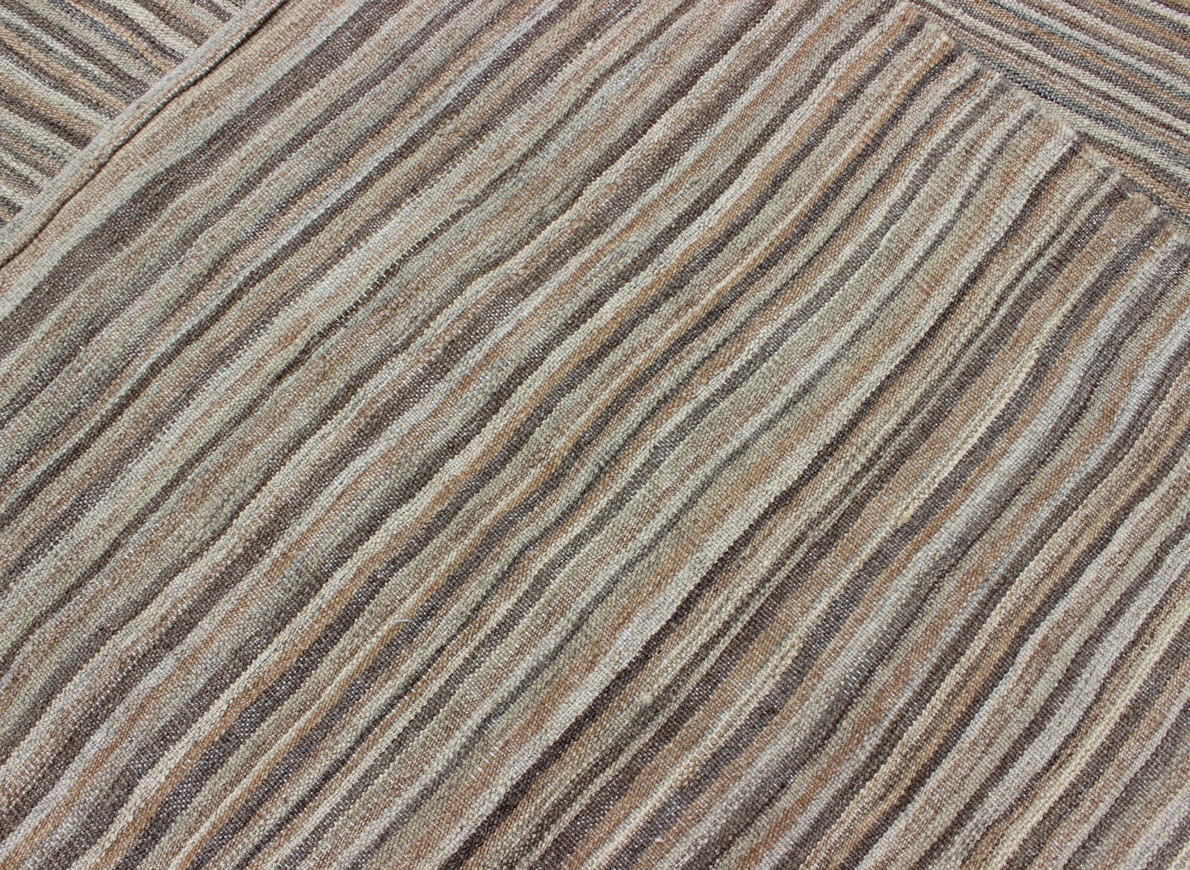 Keivan Woven Arts Kilim moderne avec un design solide dans les tons gris 6'3 x 9'7 en vente 3