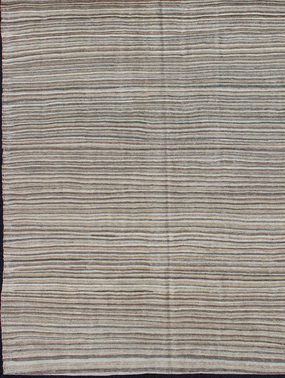 Keivan Woven Arts Kilim moderne avec un design solide dans les tons gris 6'3 x 9'7 en vente 4