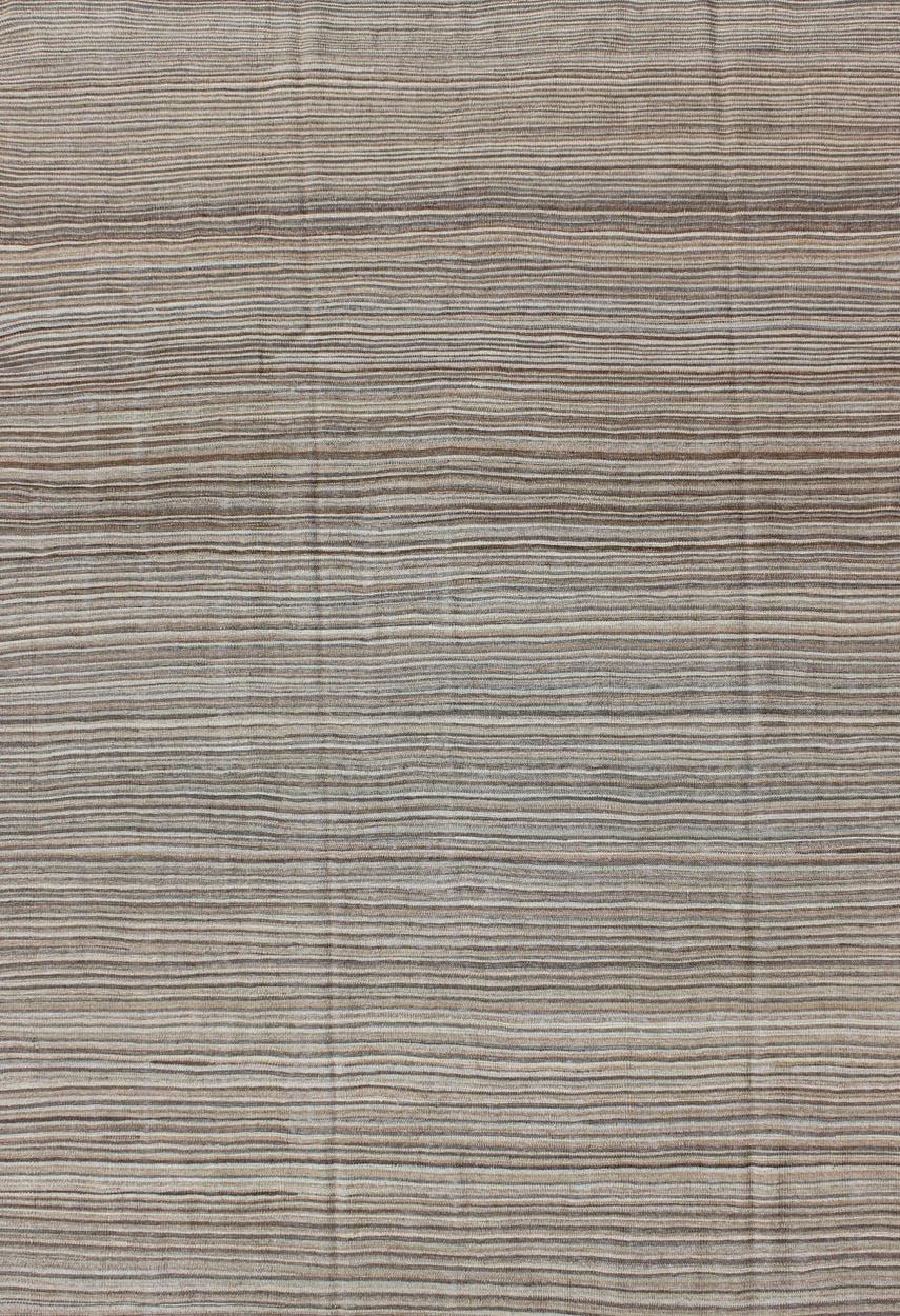 Keivan Woven Arts Kilim moderne avec un design solide dans les tons gris 6'3 x 9'7 en vente 5