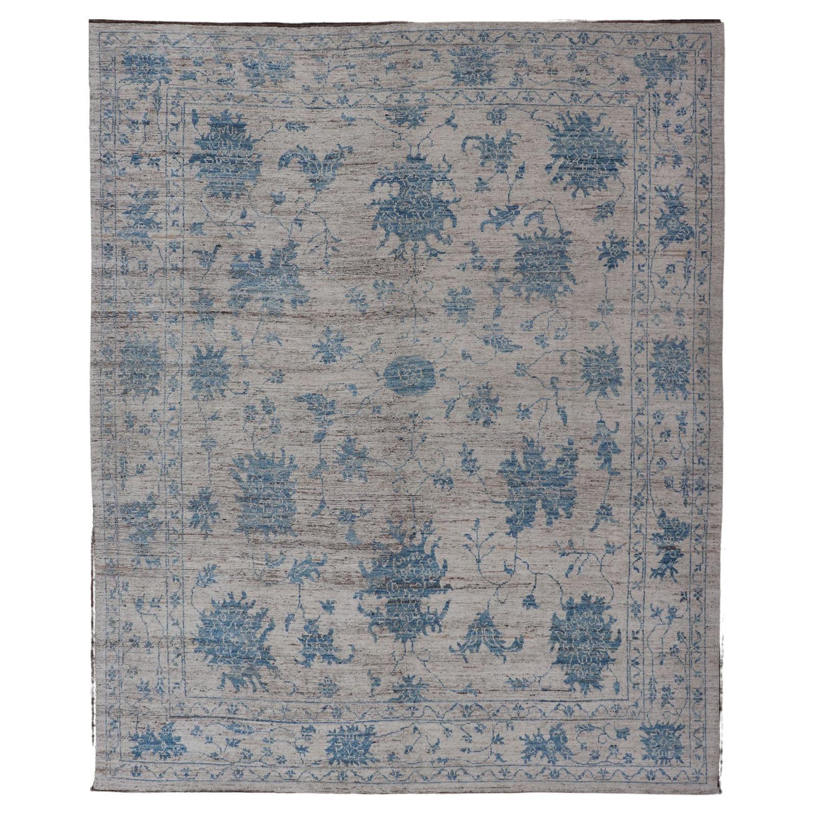 Keivan Woven Arts Modernity tapis Oushak en bleu clair et blanc cassé 