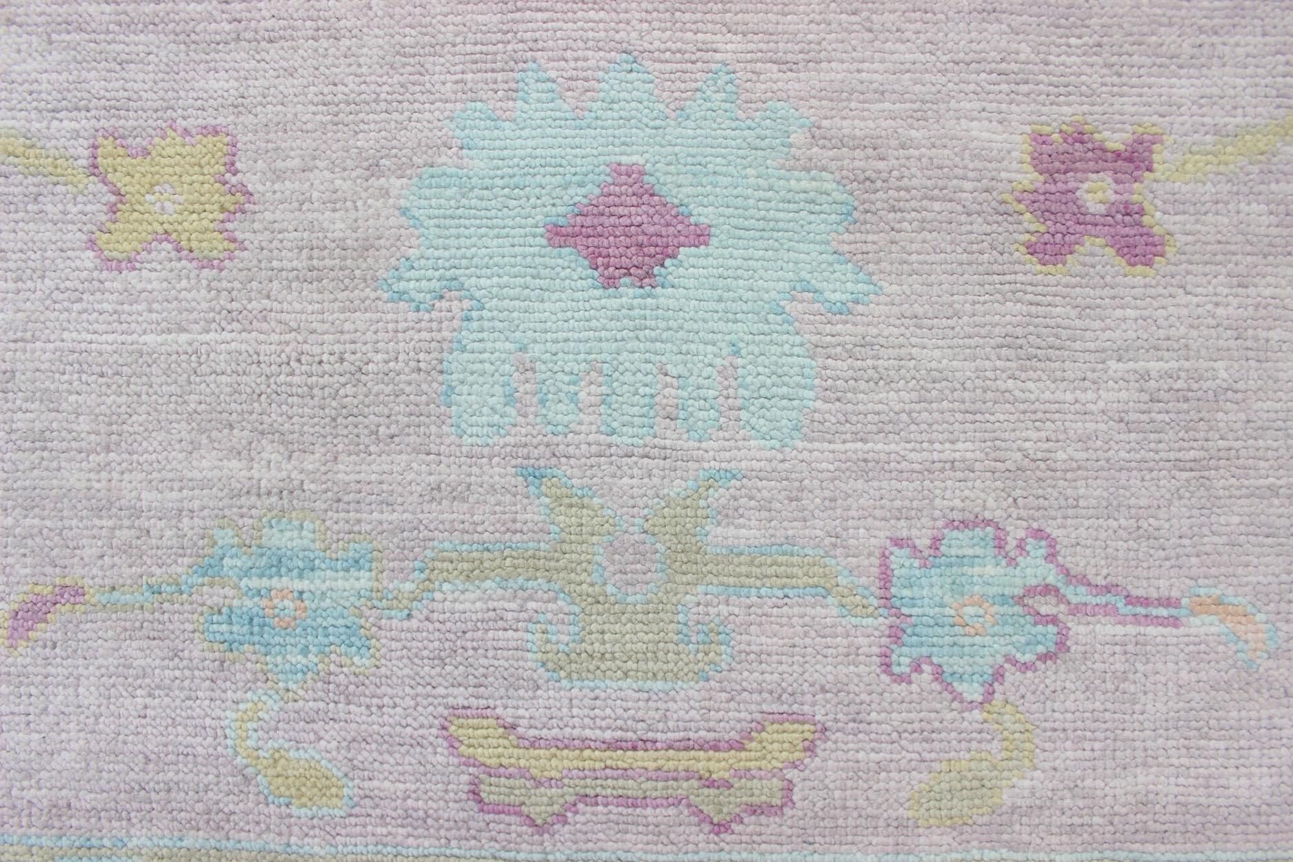 Keivan Woven Arts Moderne Wolle Oushak Teppich In Rosa Eis Blau Grenze  9'5 x 12'1 (21. Jahrhundert und zeitgenössisch) im Angebot
