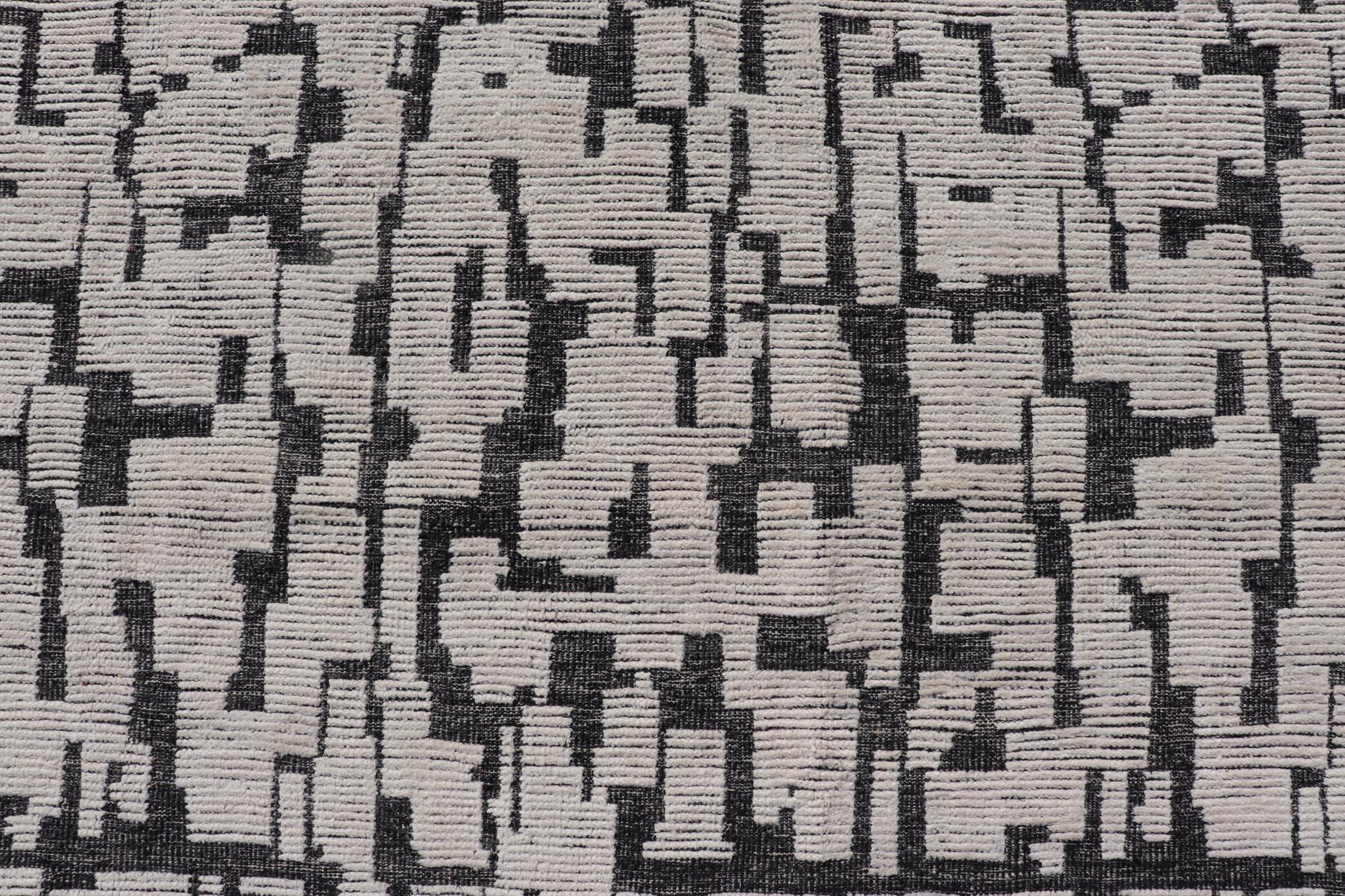  Keivan Woven Arts Moroccan Contemporary Abstract Large 0Rug in White and Black  In New Condition For Sale In Atlanta, GA