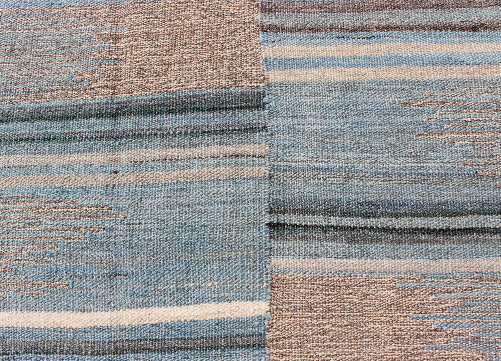 Keivan Woven Arts Mehrfarbiger Flachgewebeteppich aus Kelim mit modernem Design und modernem Design (Wolle) im Angebot