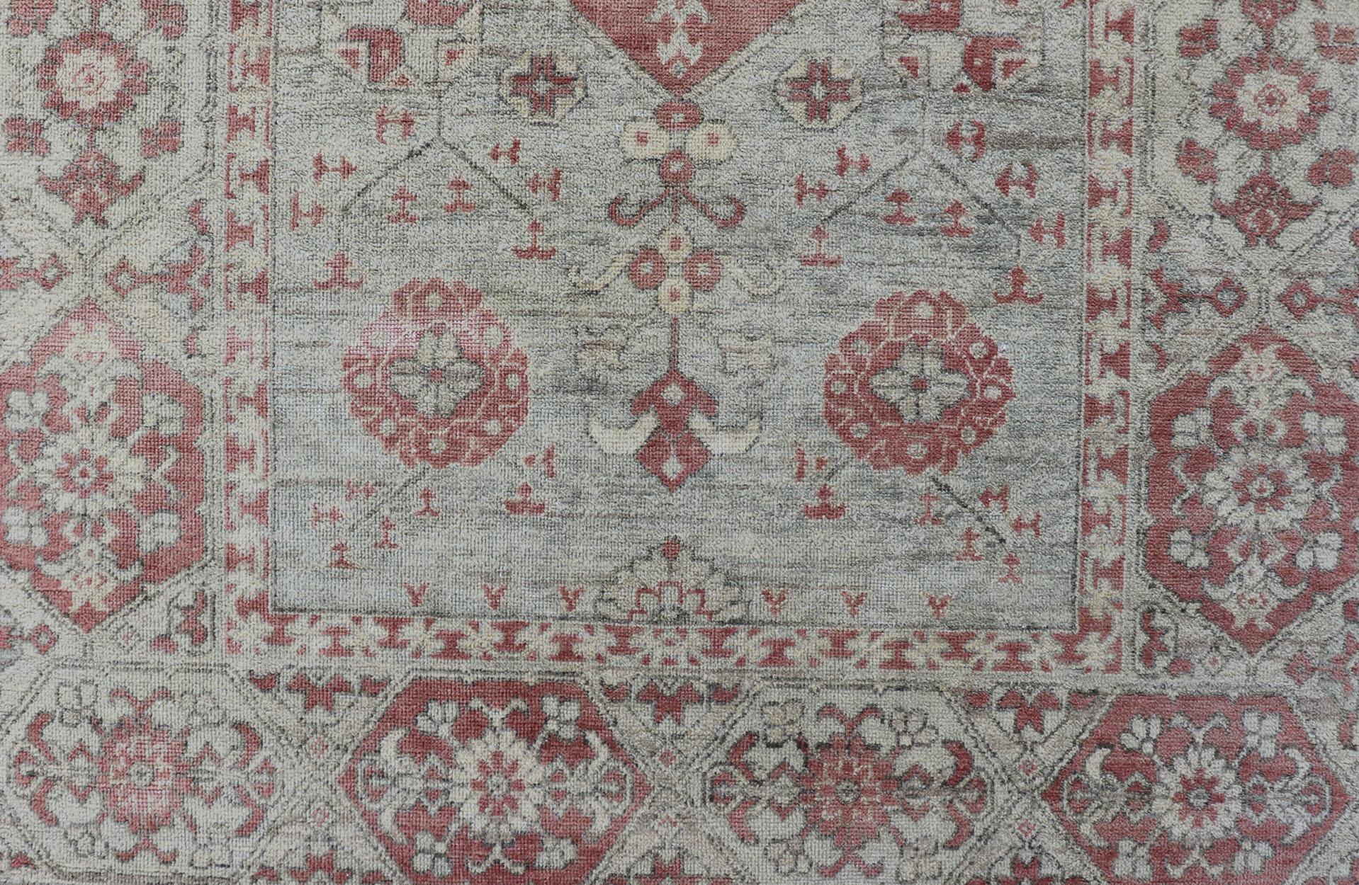 Hand-Knotted Modern Khotan Rug with Medallion Design by Keivan Woven Arts/rug/OB-9580377-83230118, country of origin / type: India / Khotan, circa Early 21st Century.

Measures: 5'10 x 8'10. 

Modern Oushak Rug in Wool with Medallion Design in Light