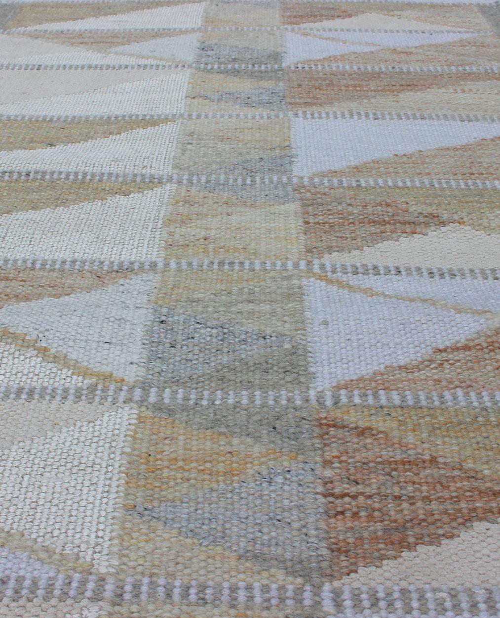 Keivan Woven Arts Skandinavischer Flachgewebe-Design-Teppich in Erdtönen 3'1 x 5'3 (21. Jahrhundert und zeitgenössisch) im Angebot