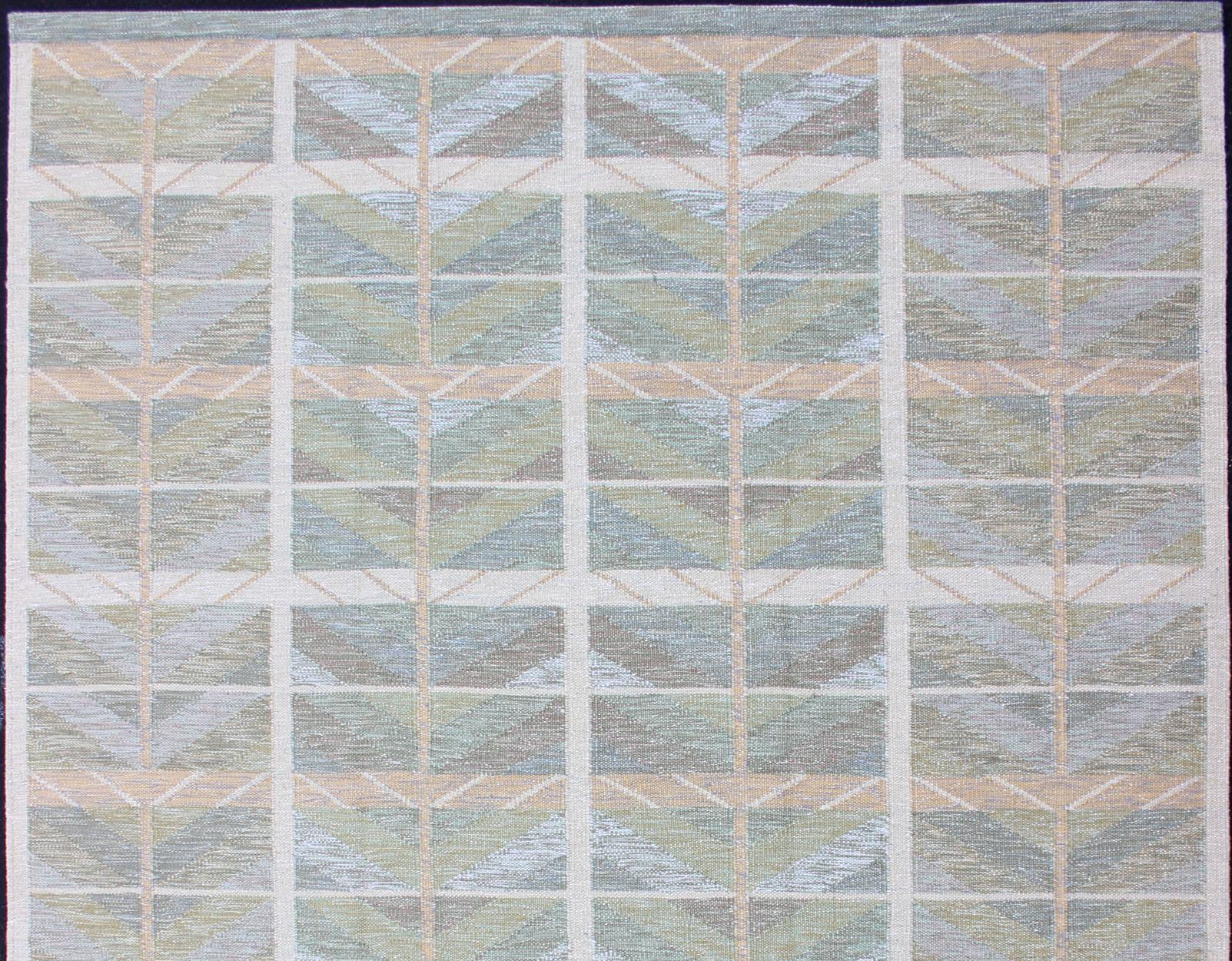 Hand-Knotted Keivan Woven Arts Scandinavian Flat-Weave Design Rug with Green, Gray, and Peach For Sale
