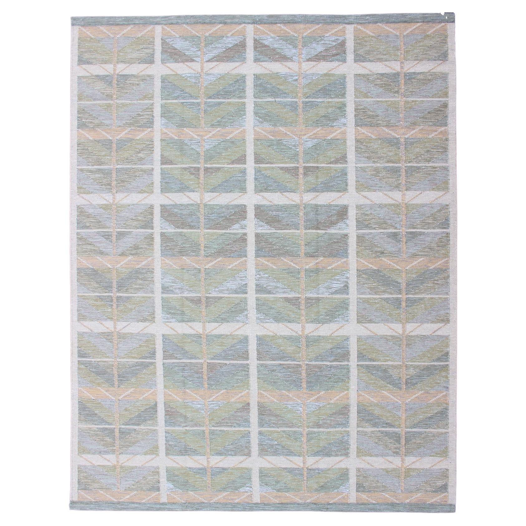 Keivan Woven Arts Scandinavian Flat-Weave Design Rug with Green, Gray, and Peach For Sale
