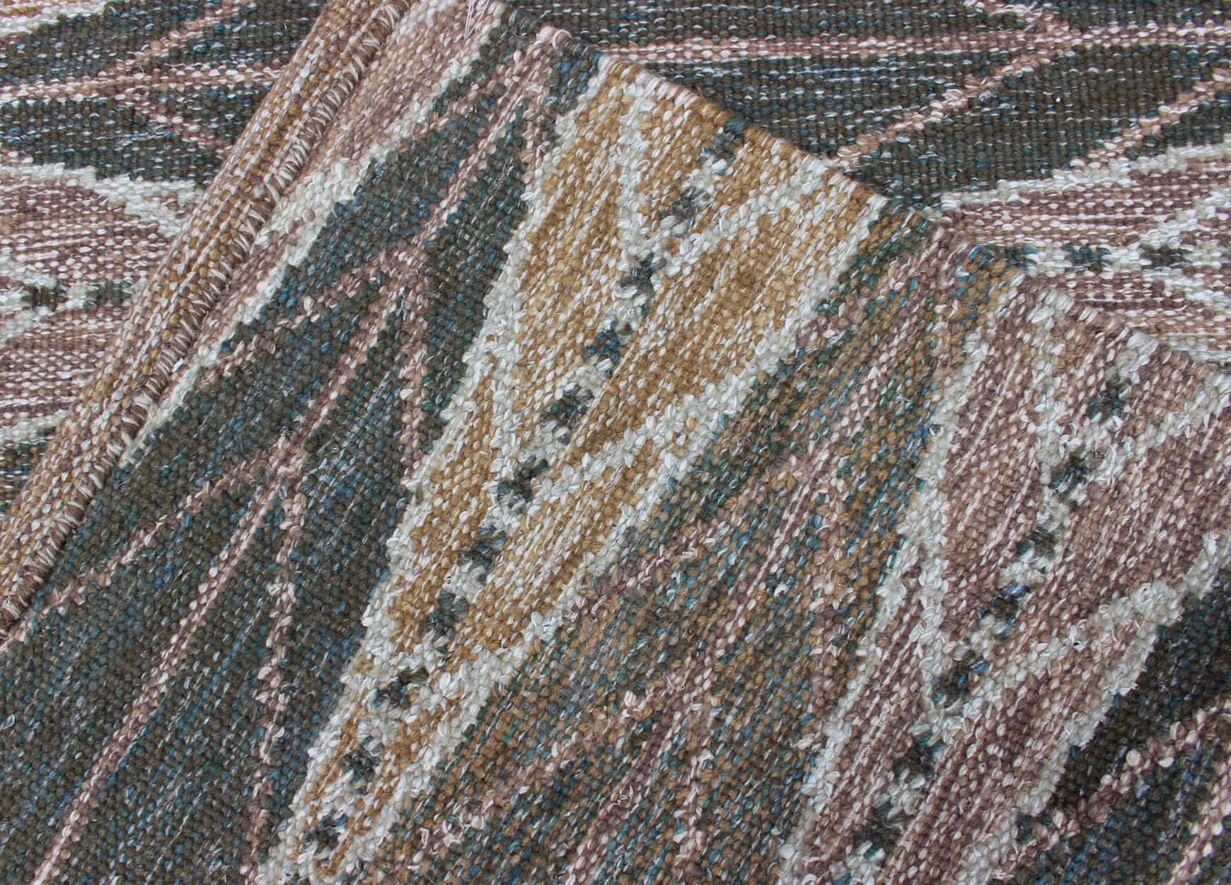 XXI secolo e contemporaneo Keivan Woven Arts Scandinavian Flat-Weave Rug With Modern Design Brown and Green in vendita