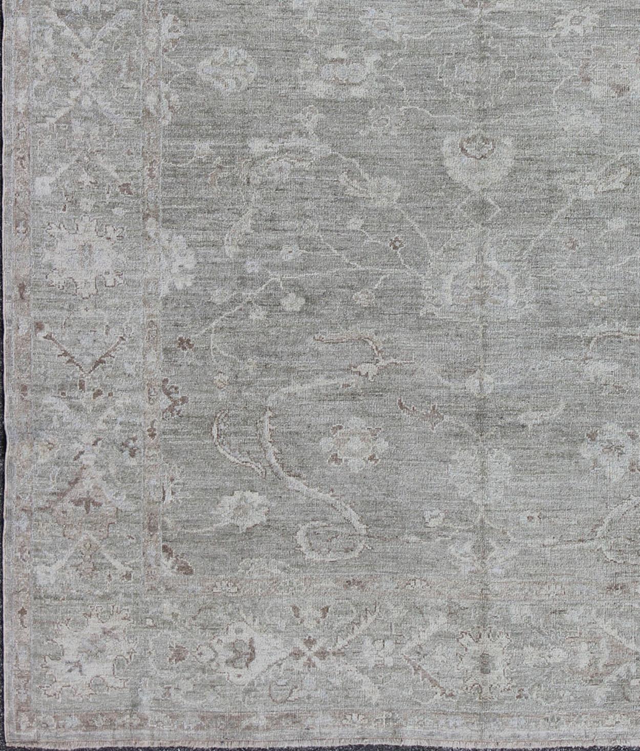 Keivan Woven Arts Turkish Large Angora Oushak Rug   10'2 x 14'5 In Excellent Condition For Sale In Atlanta, GA