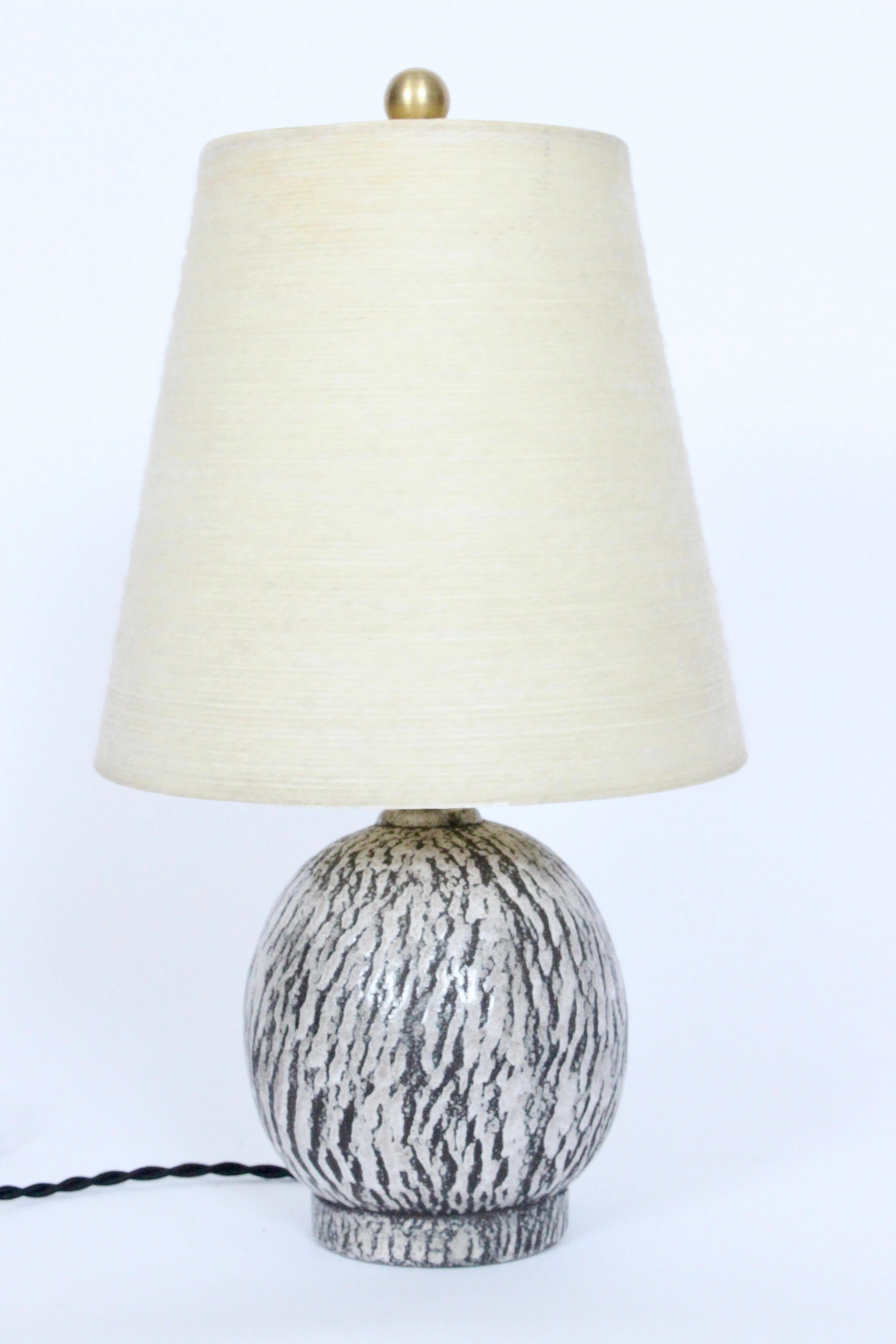 Mid-20th Century Petite Kelby White & Charcoal Drip Glaze Pottery Table Lamp, 1950's For Sale