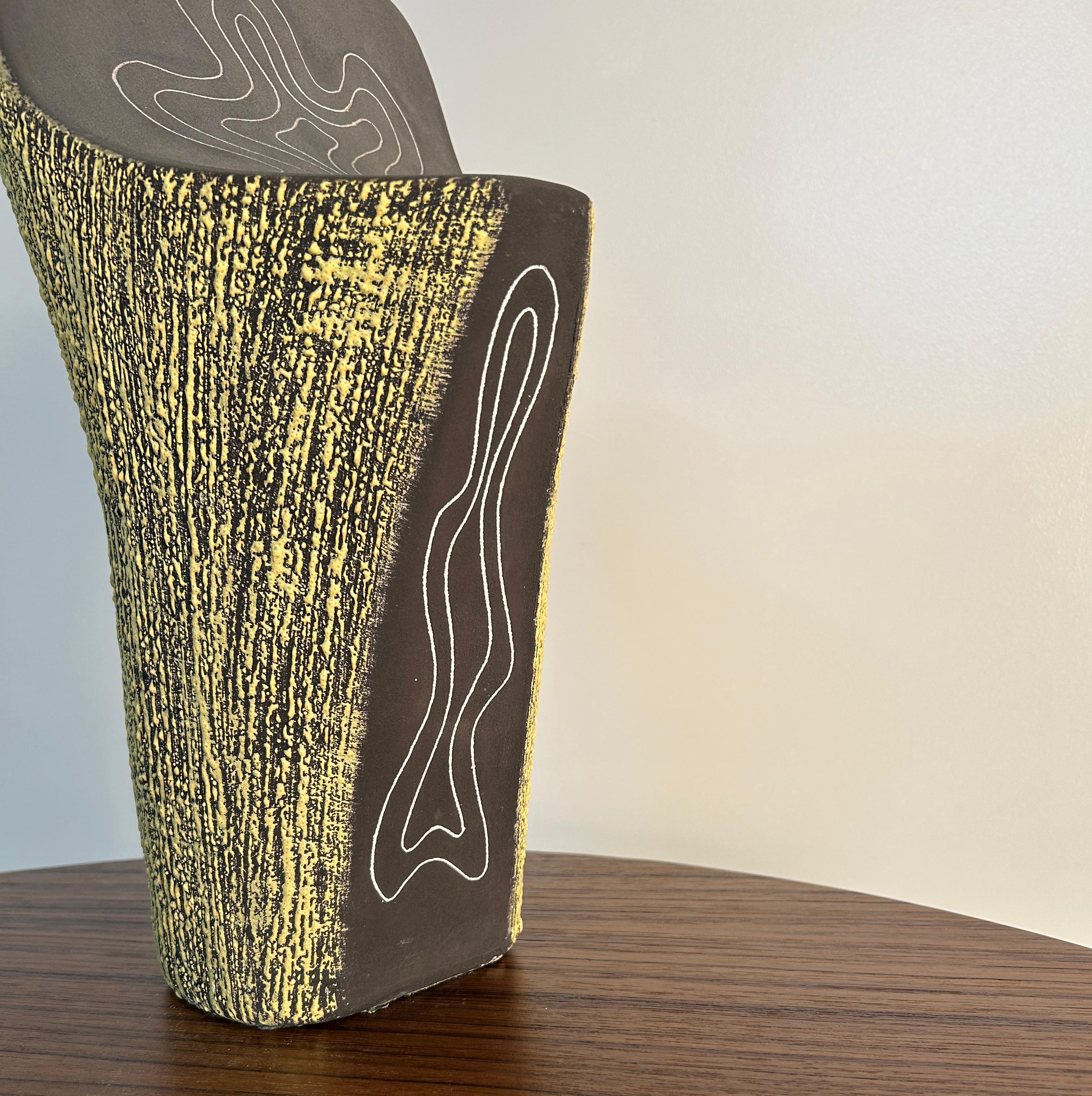 Kelby Table Lamp abstract design For Sale 3