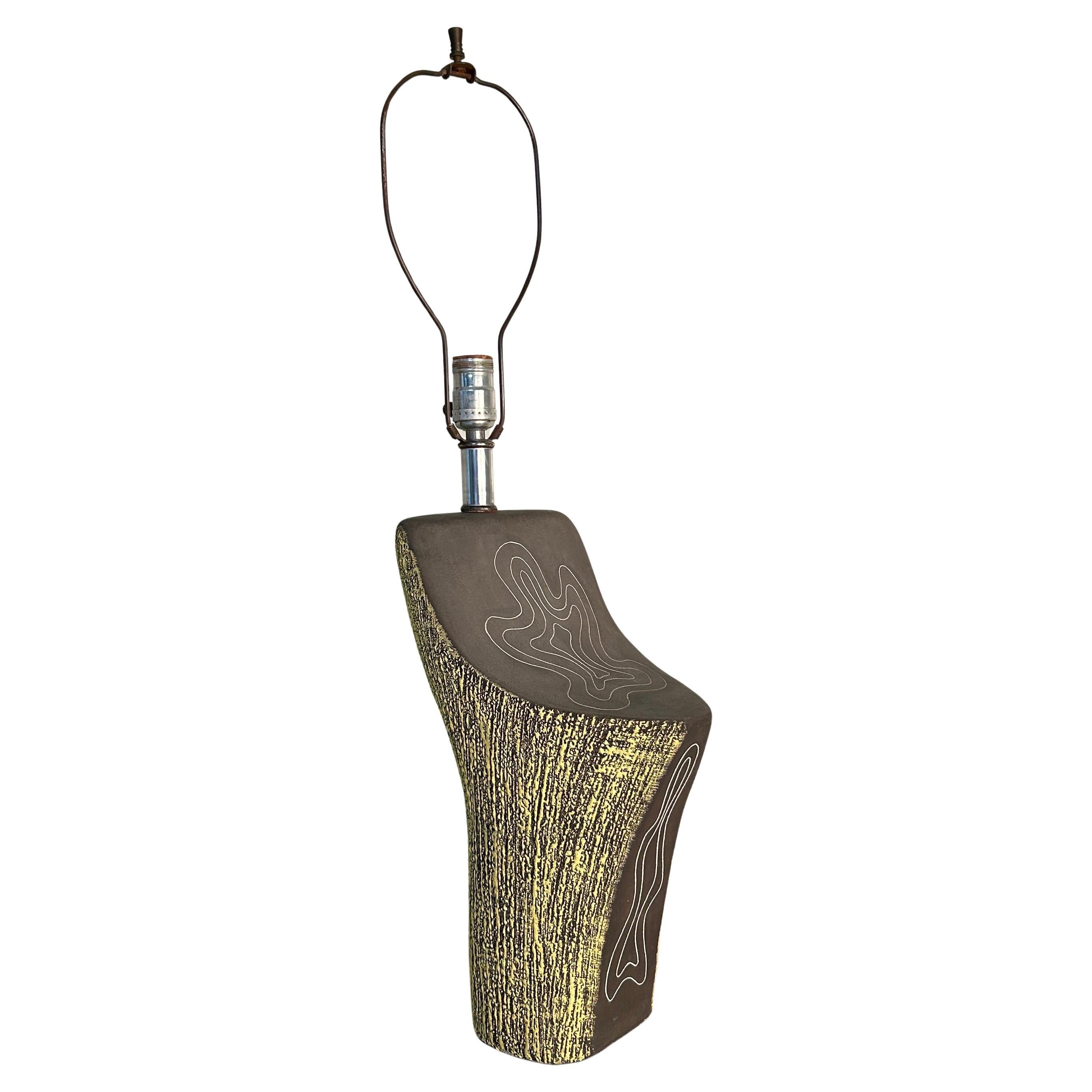 Lampada da tavolo Kelby design astratto