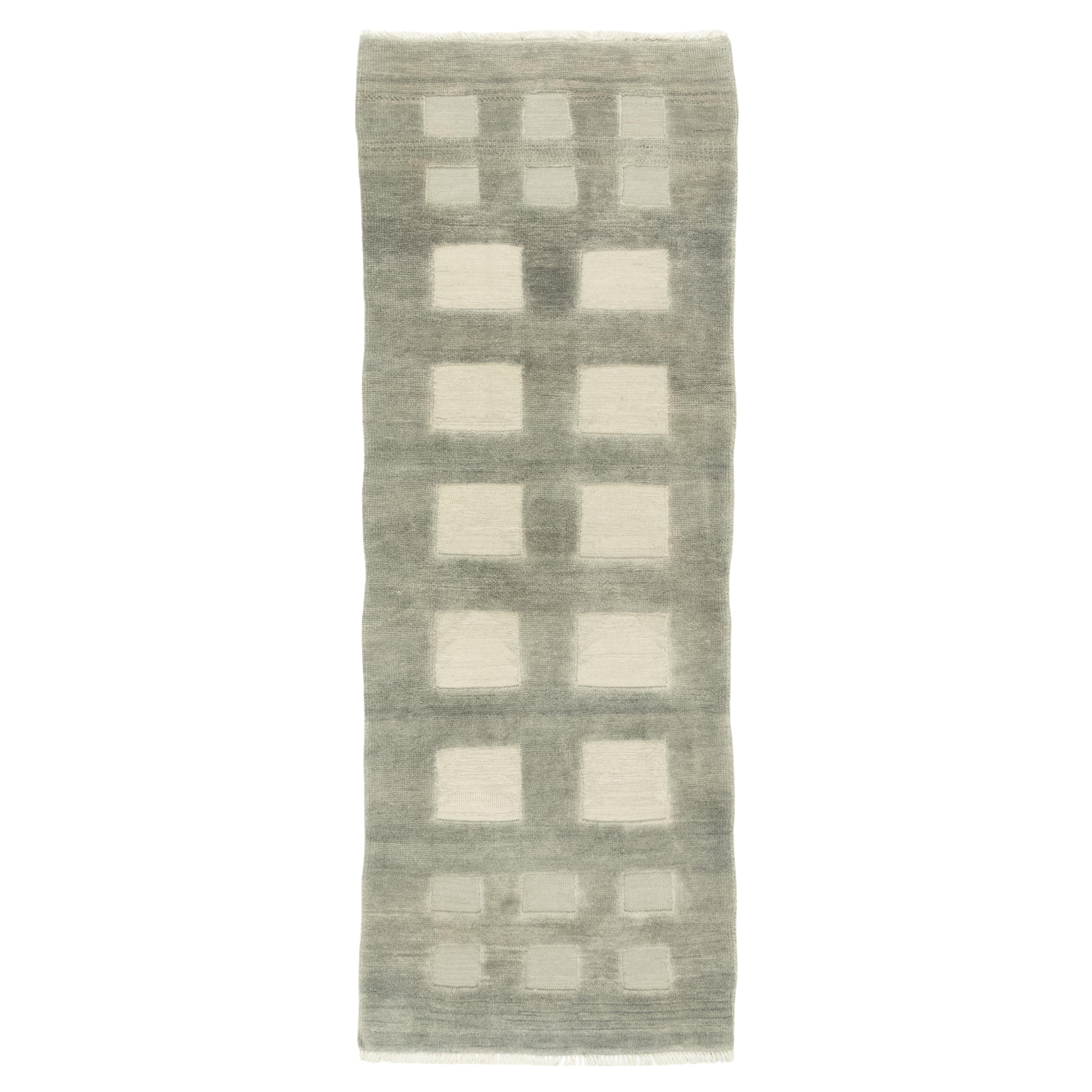 Kelim Gabbeh Teppich, handgewebt, 9,2 × 3,4 Fuß - Grau und Elfenbein im Angebot