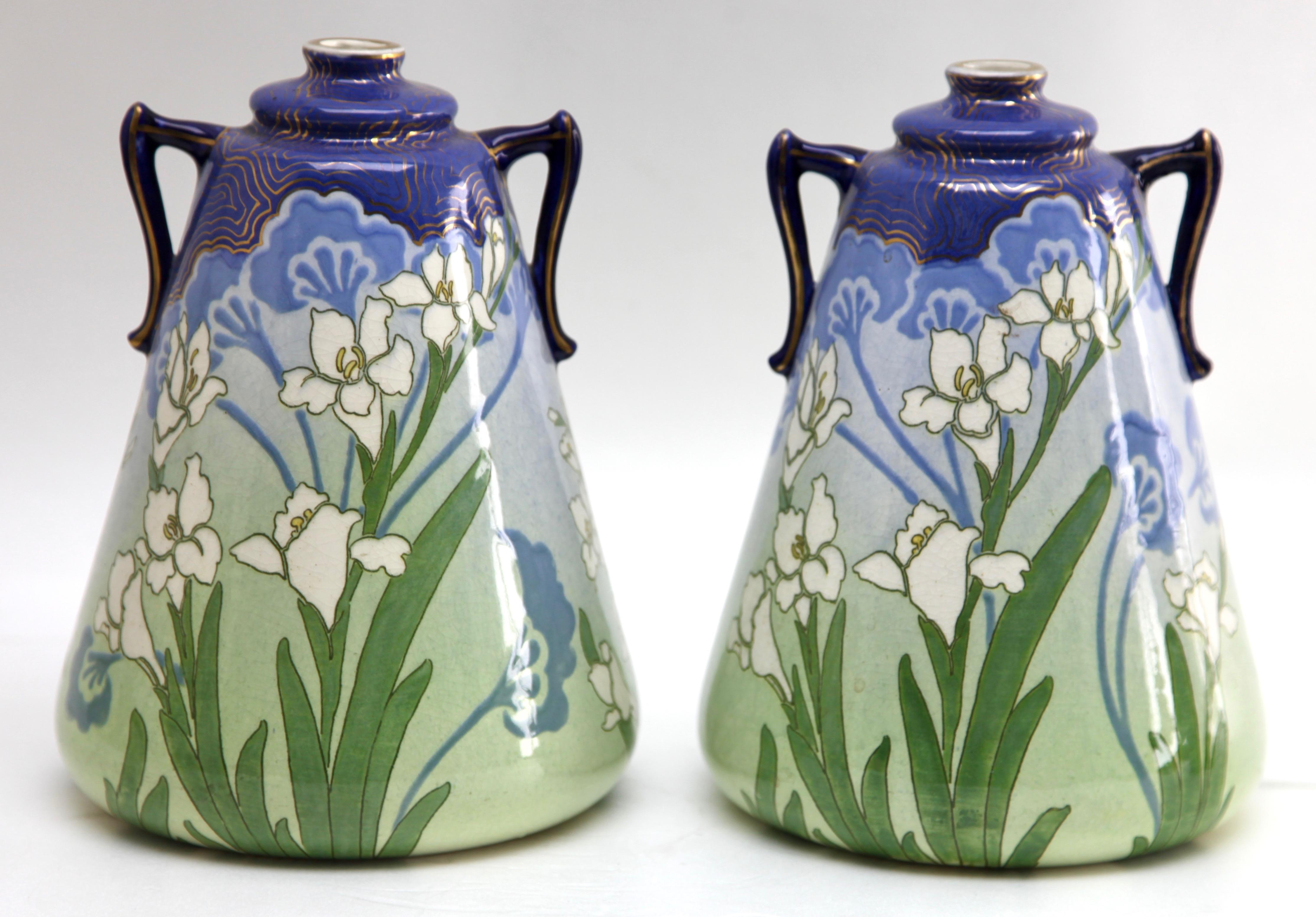 Art nouveau Keller & Guerin-L Luneville  Paire de vases signés KG Luneville France NE France en vente