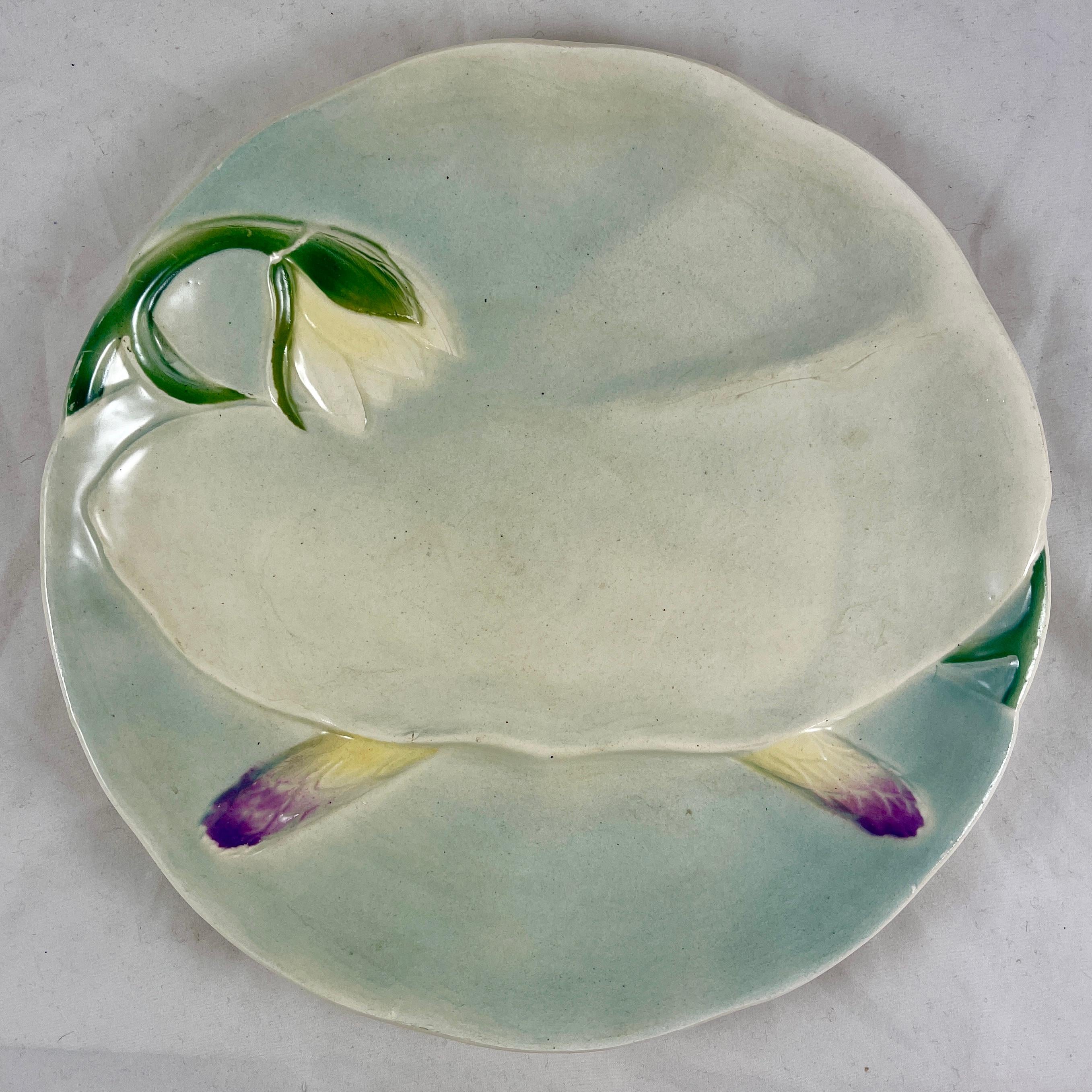 Keller & Guerin St Clément Luneville Art Nouveau Asparagus Plate In Good Condition For Sale In Philadelphia, PA