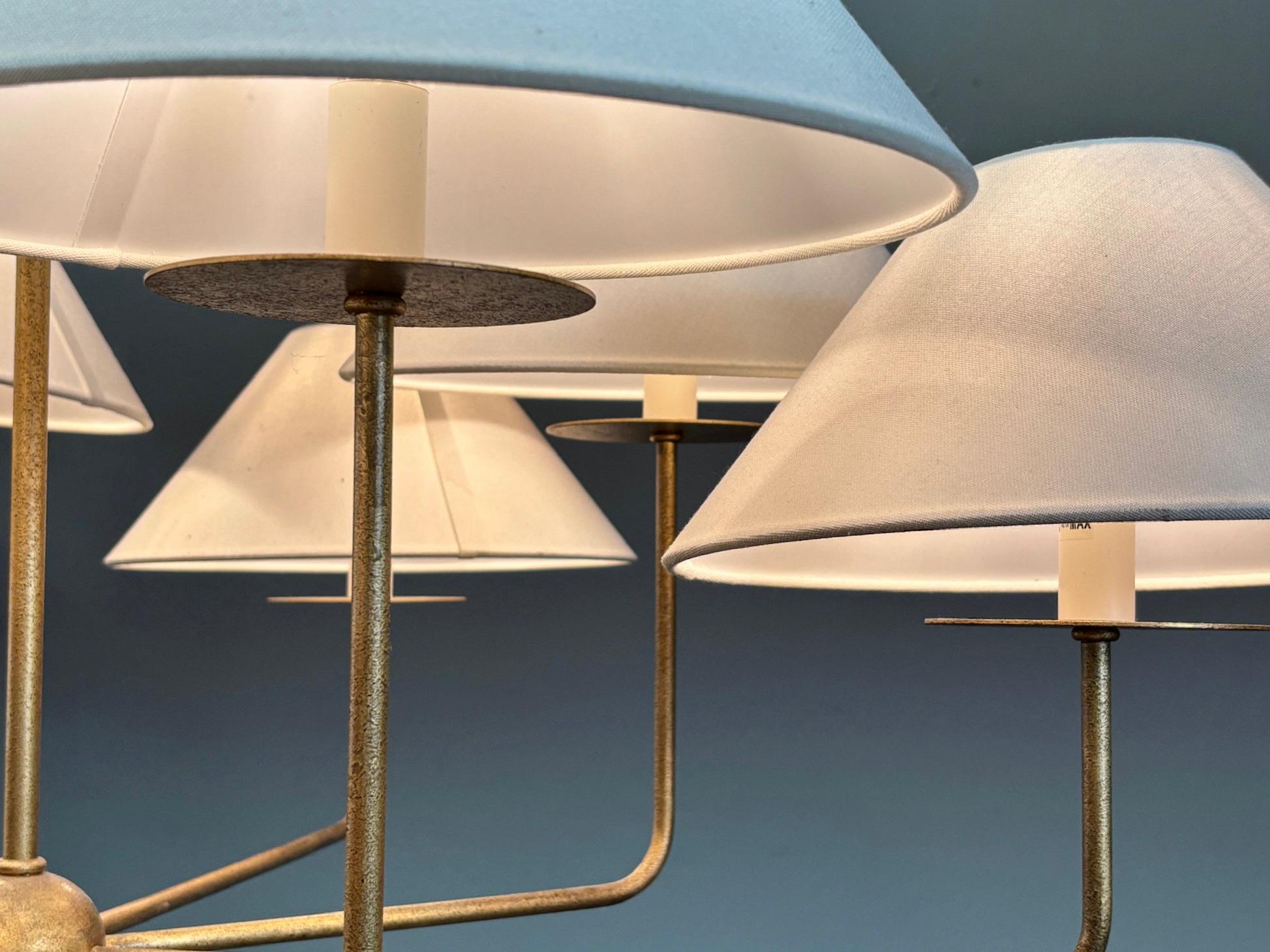 Kelley 9 Shade Chandelier by Visual Comfort en Excelente estado para la venta en Alhambra, CA