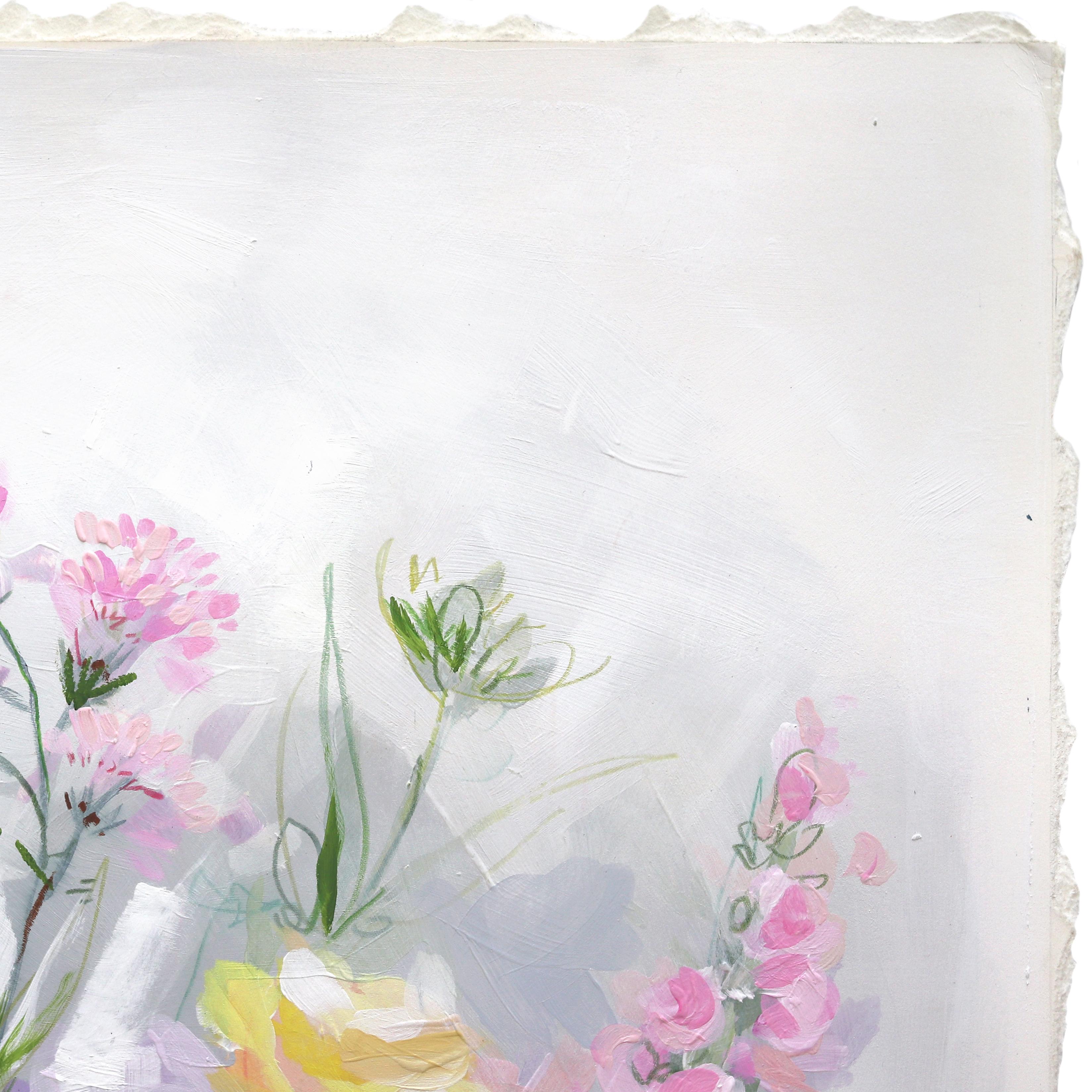 Schmetterlingskissen – Butterfly Kisses – farbenfrohes Blumenstillleben auf Papier (Zeitgenössisch), Painting, von Kellie Newsome