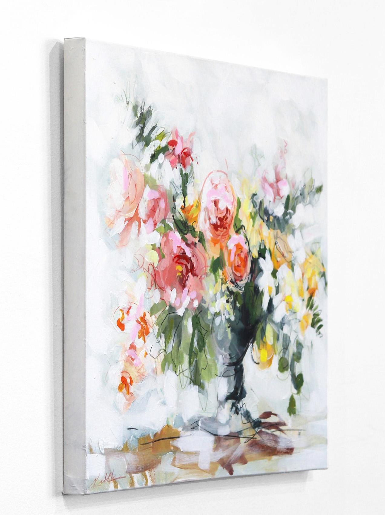 She Sings And Dances - Natura morta floreale a tinte tenui ed espressive con bouquet moderno - Still-Life Painting Grigio di Kellie Newsome