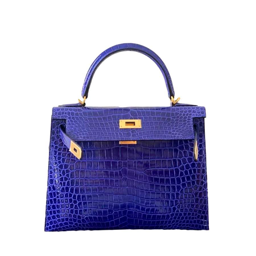 - Designer: Hermès
- Model: Kelly 28
- Condition: Excellent condition
- Accessories: Box, Dustbag, Padlock, Keys
- Measurements:  Width: 28cm, Height: 22cm, Depth: 10cm
- Exterior Material: Porosus crocodile
- Exterior Color: Blue
- Interior