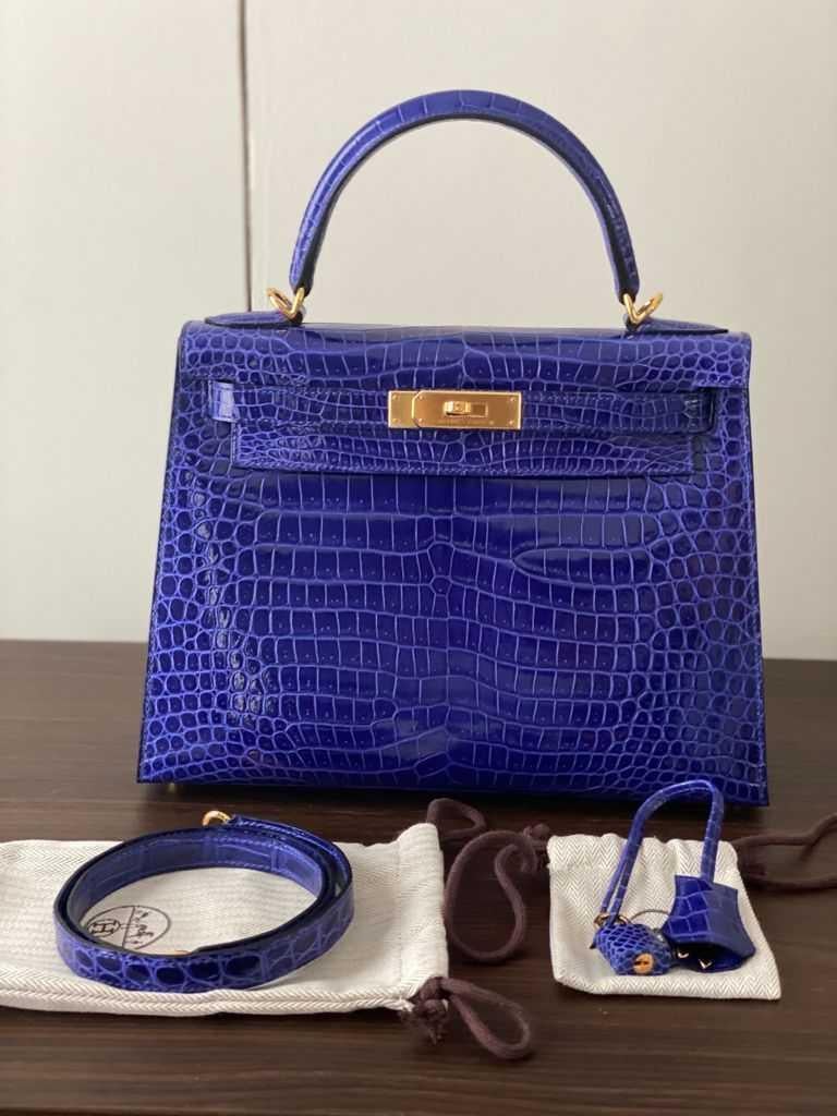 Women's or Men's  Kelly 28 in blue Porosus Crocodile  For Sale