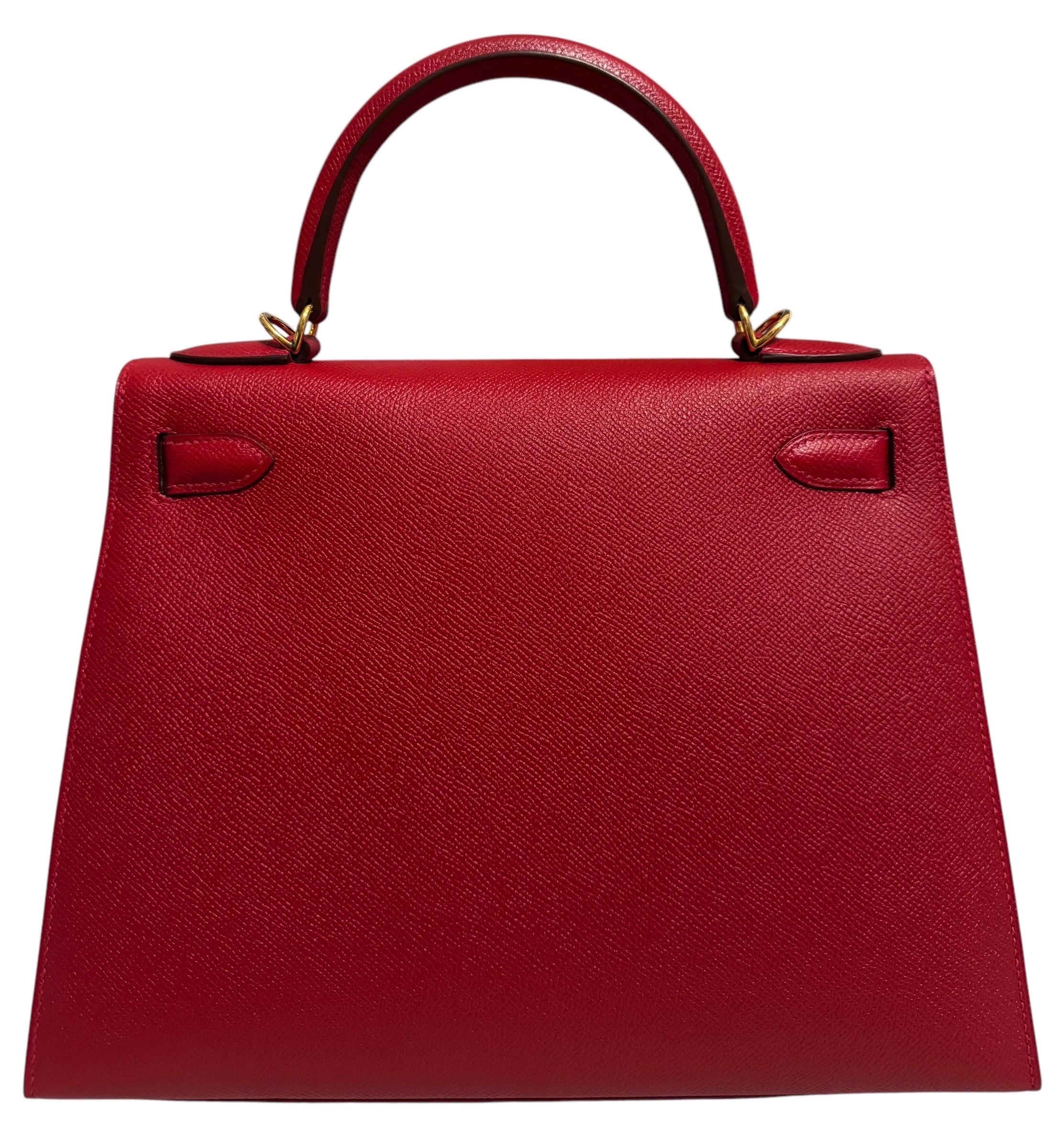 Kelly 28 rouge casaque gold hardware In Excellent Condition For Sale In Miami, FL