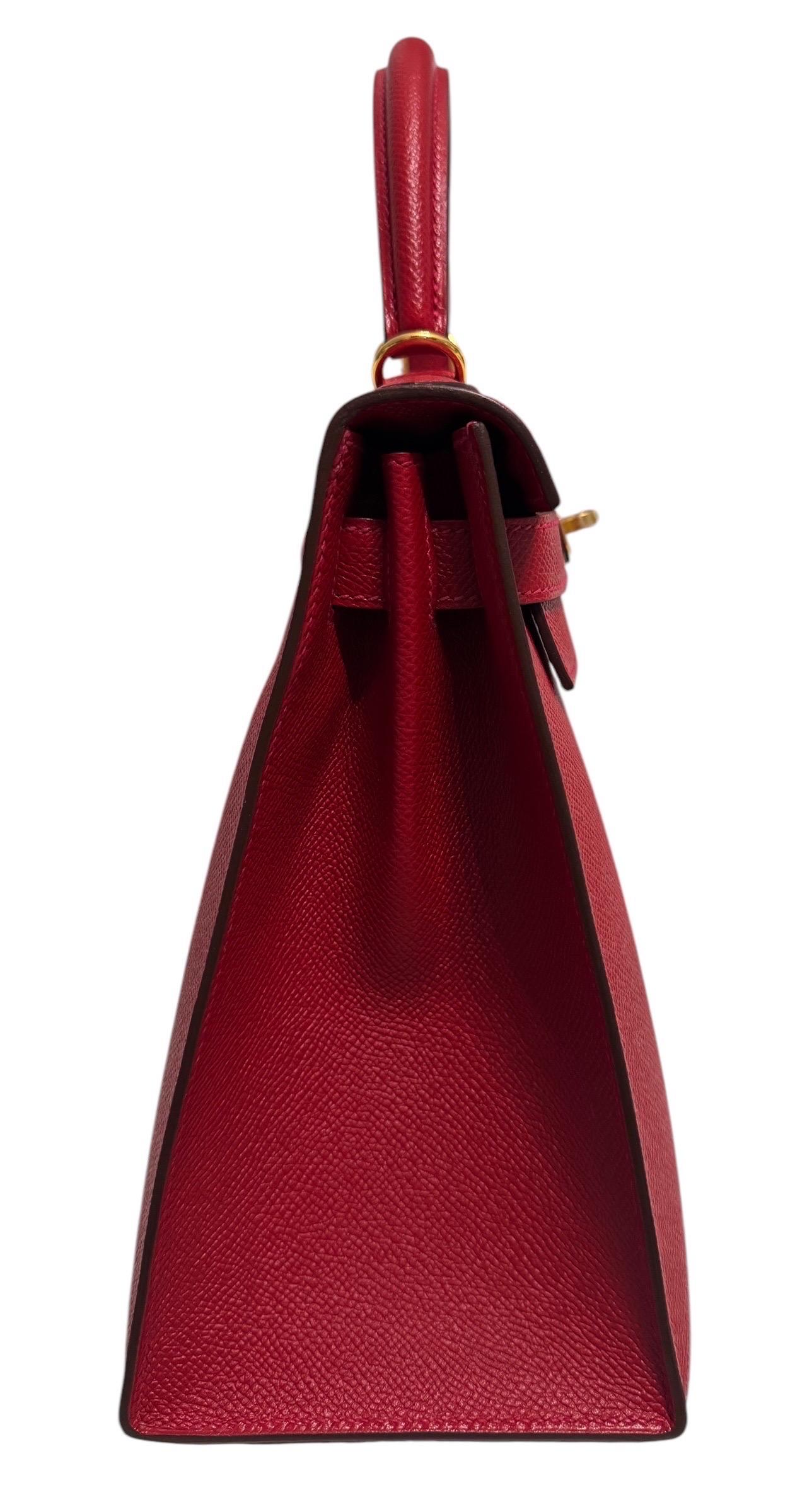 Women's or Men's Kelly 28 rouge casaque gold hardware For Sale
