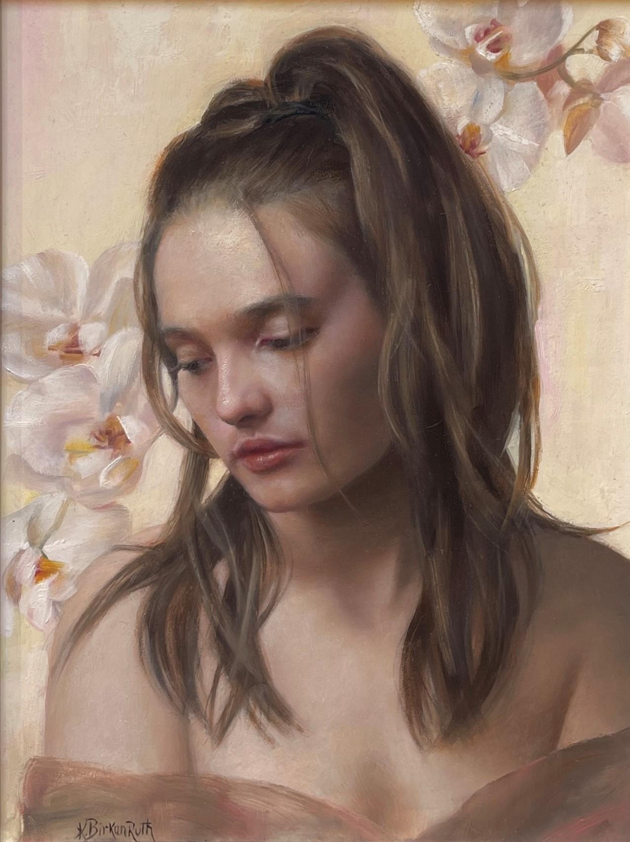 "Listening to the Whispers of the Orchids" di Kelly Birkenruth, un dipinto a olio originale del 2024, misura 12 x 9 pollici ed è eseguito su pannello. Questo pezzo raffigura il ritratto di una giovane donna con uno sfondo di orchidee bianche. 